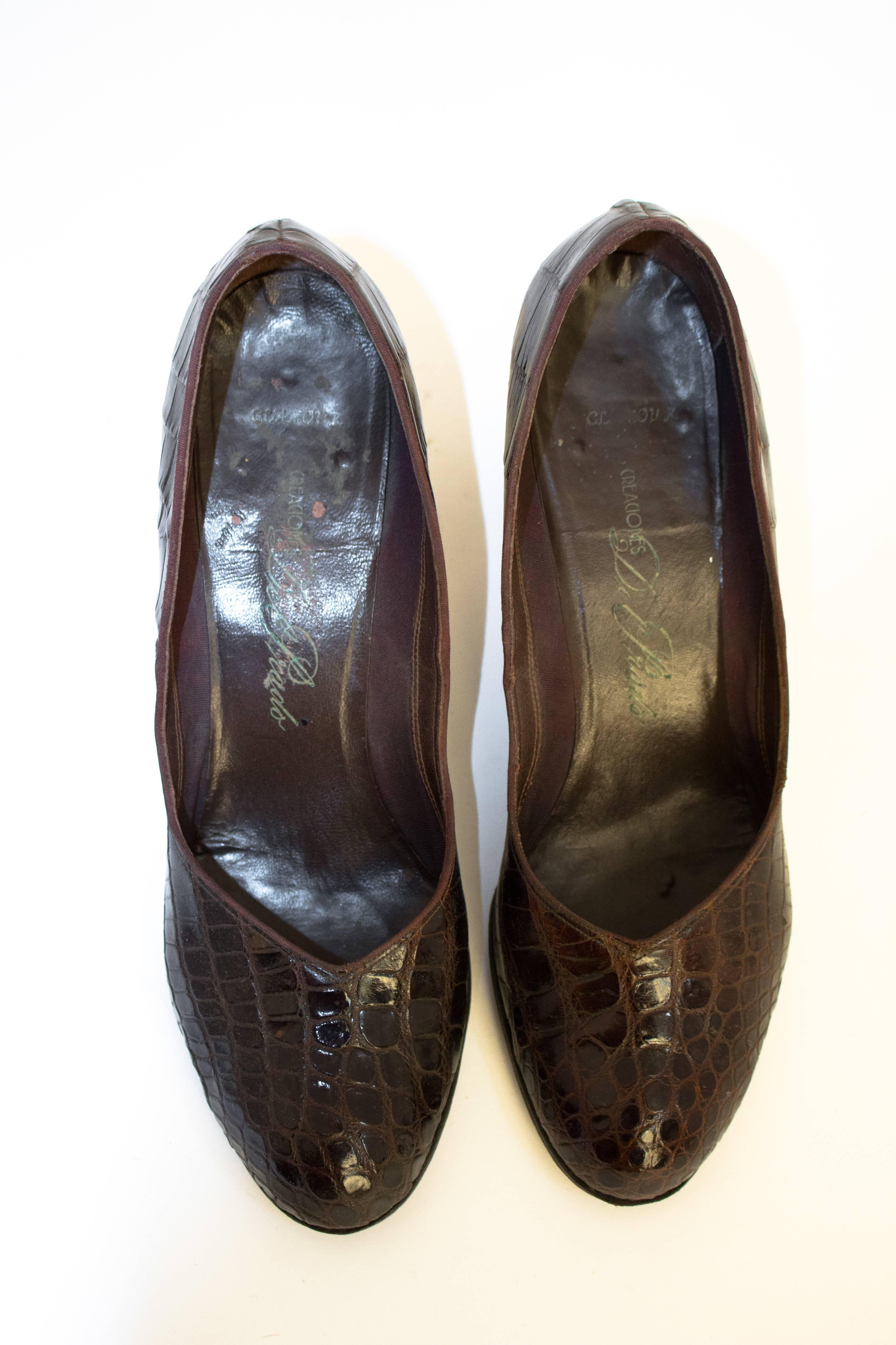 40s dark chocolate brown round toe heels. Leather soles. Comfortable width.