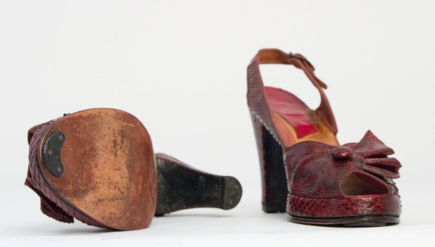 snakeskin peep toe wedge heals  /// size 10 unworn