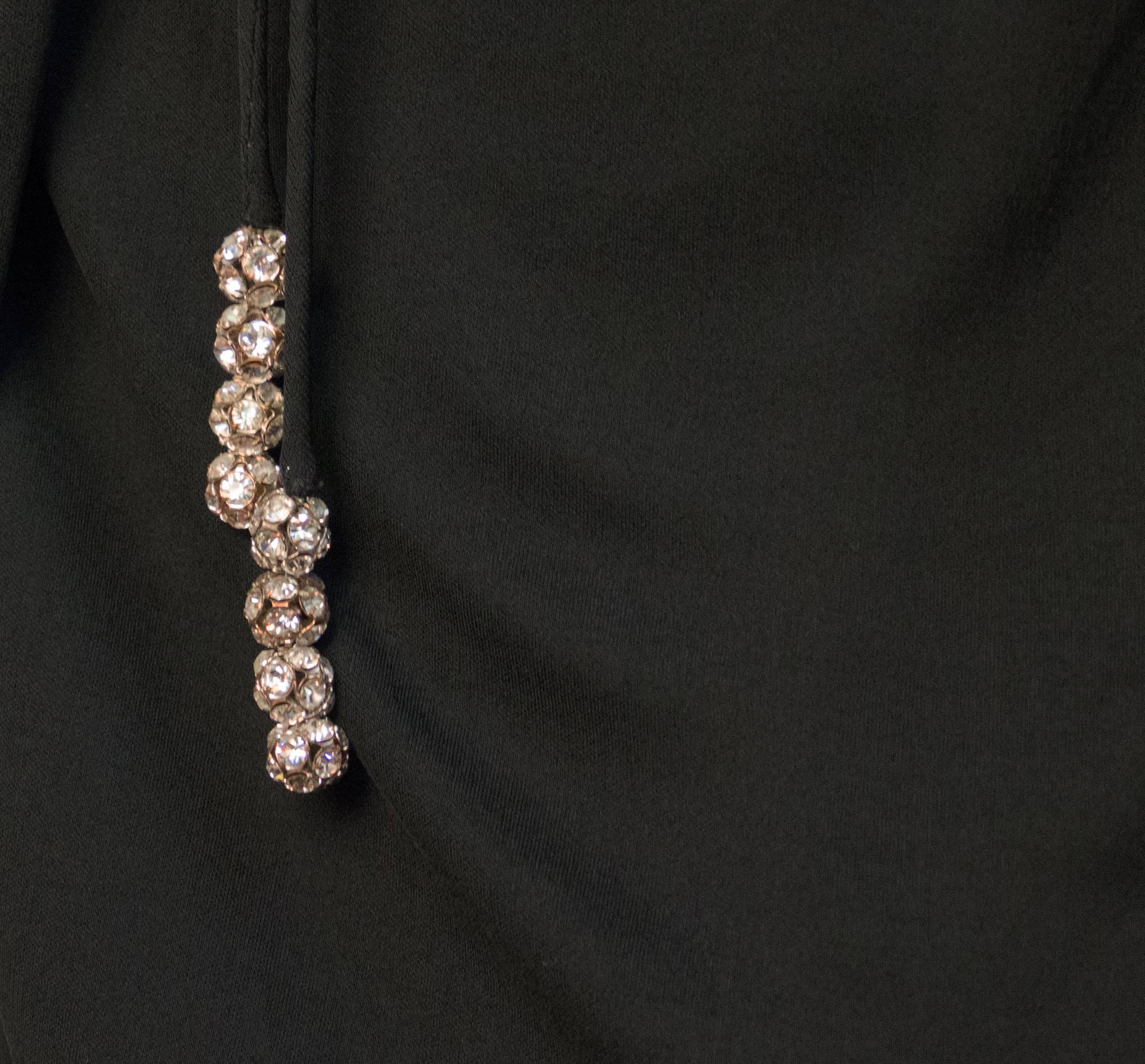 Ceil Chapman - Robe en jersey de soie noire avec ornements en strass, années 70  Excellent état - En vente à San Francisco, CA