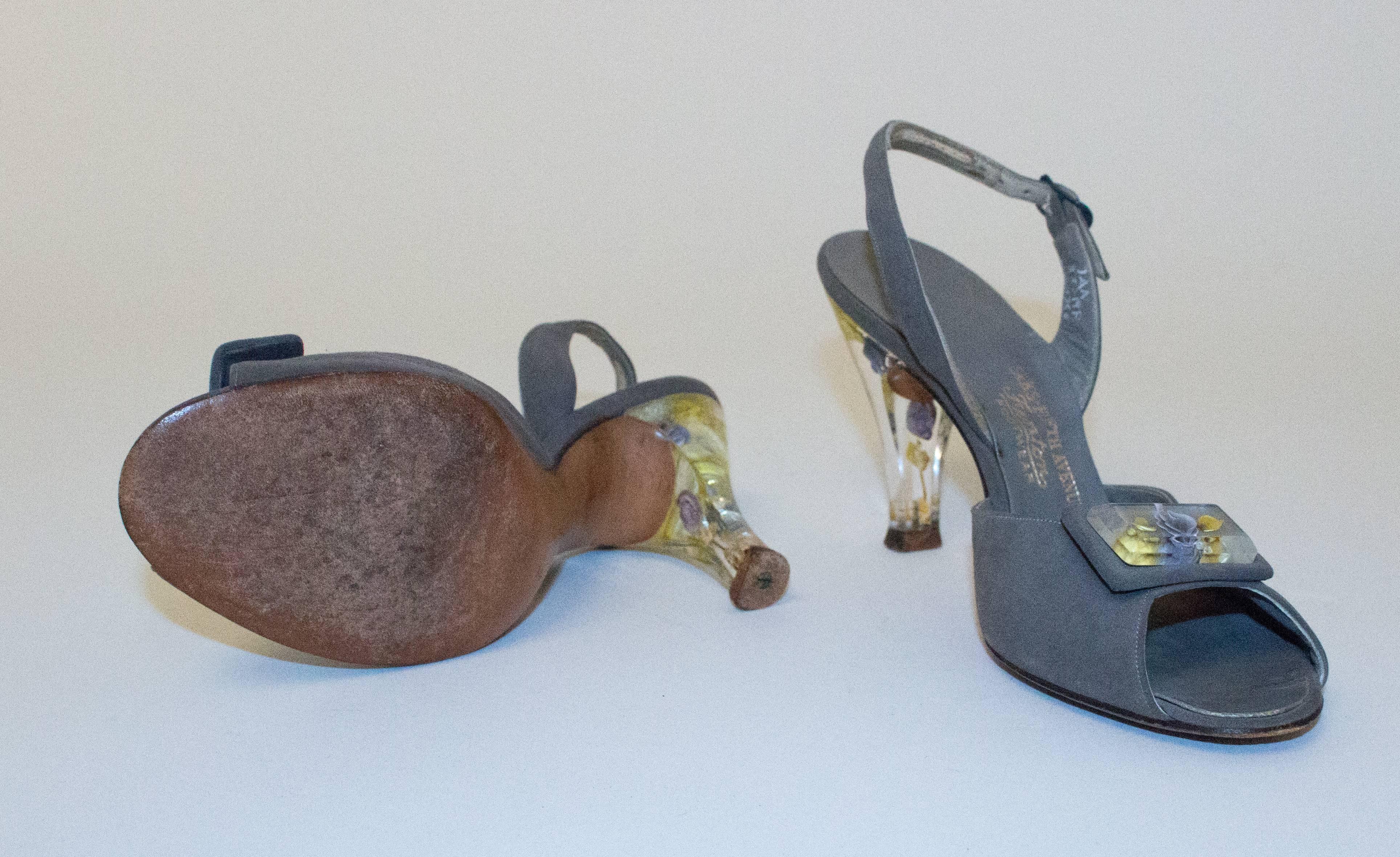 50s Grey Suede & Lucite Heels with Flower Details. Leather soles. 

Measurements:
Insole: 9 1/2
