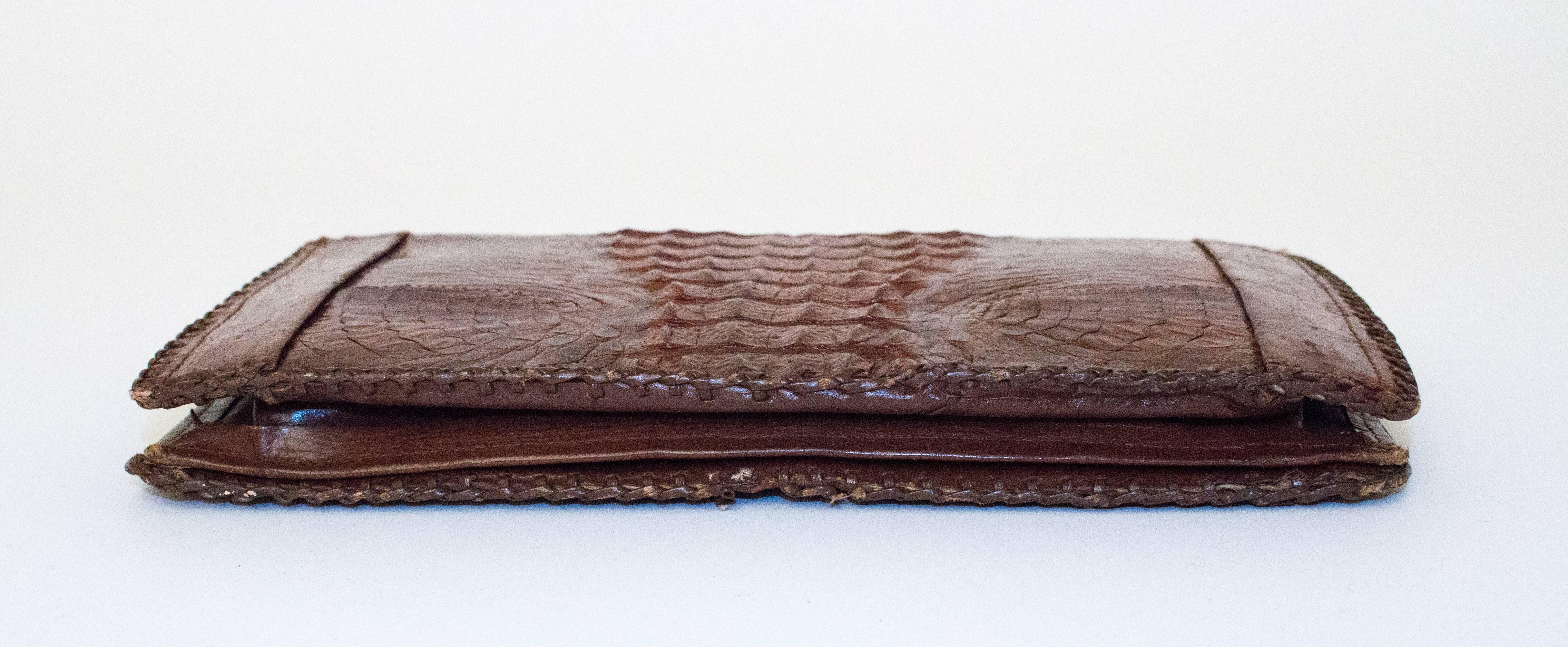 30s Sienna Brown Hornback Crocodile Clutch. Snap closure. One zippered section, and one open pocket. 3 interior compartments. 

Measurements:
11 1/4