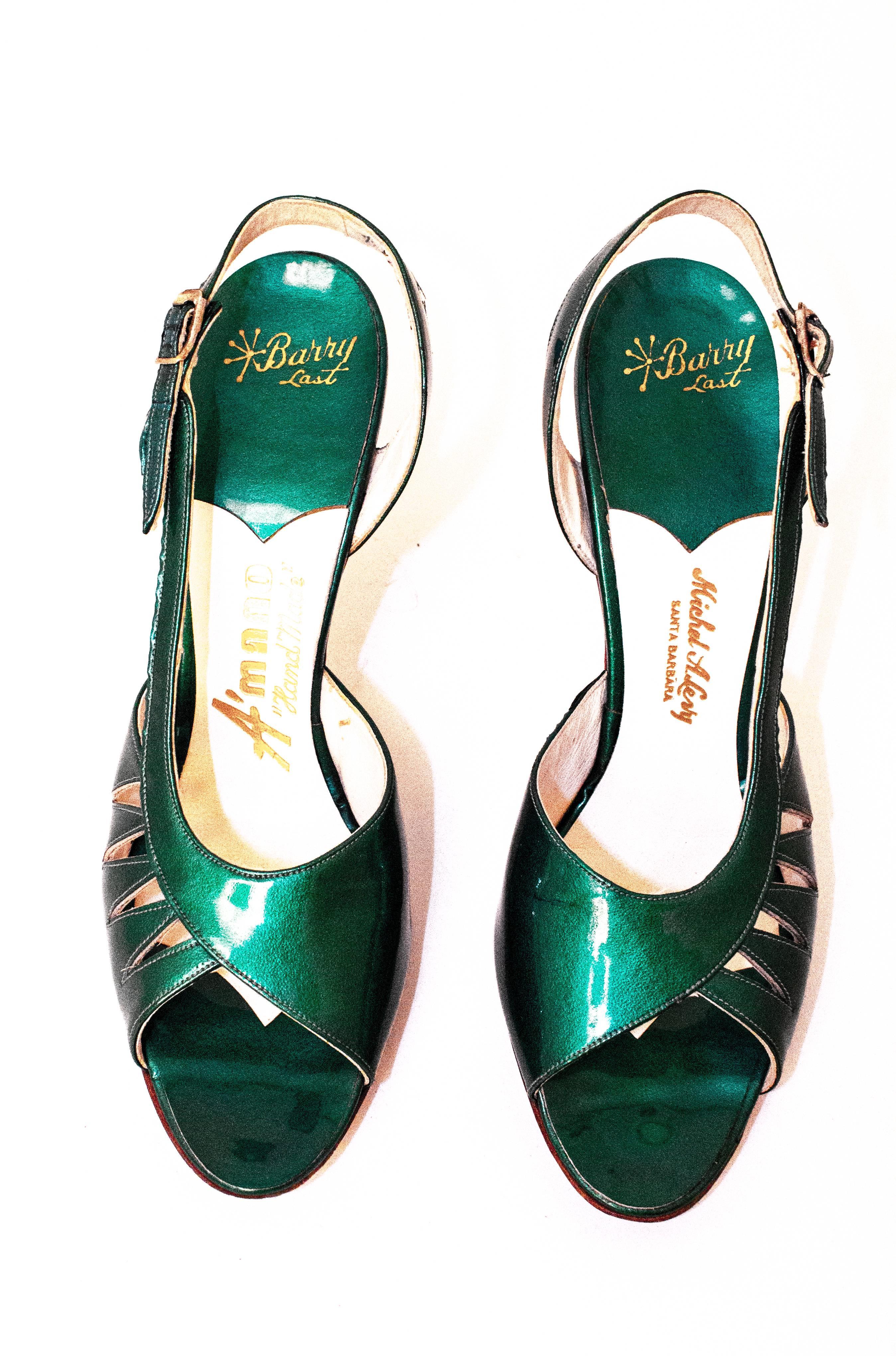 60s Green Patent Leather Slingback heel.  Measures 9 1/2 inches heel to toe. Palm of foot measures 3 inches wide. Heel measures 3 1/2.