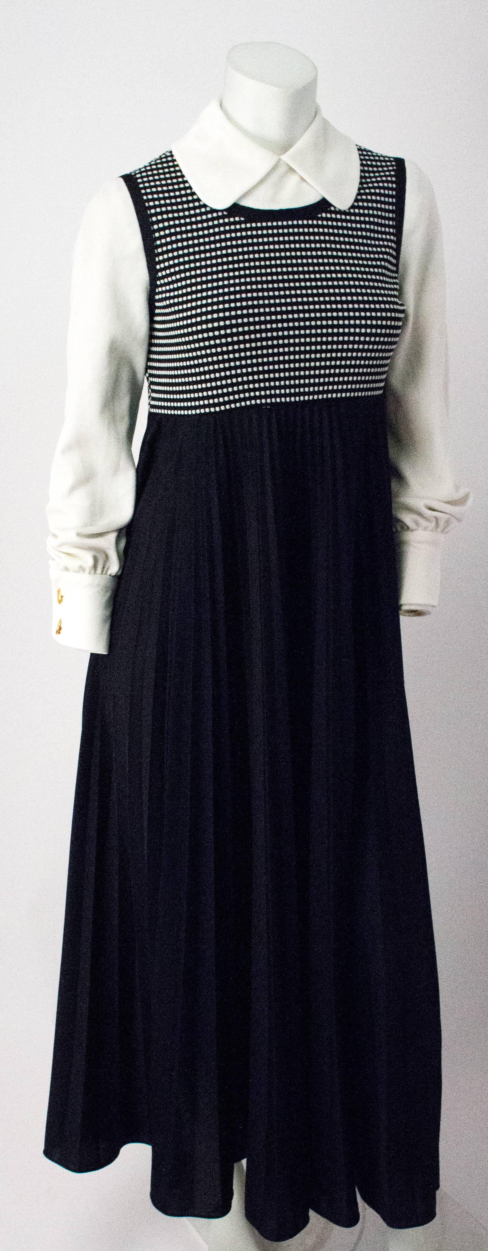 70s Classic Black and White Apron Dress with bishop sleeves, puritan collar, and empire waist.

Dress Measurements:

bust-

nape to waist-

arm hole depth-

back width-

neck size-

shoulder-

chest-

dress length-