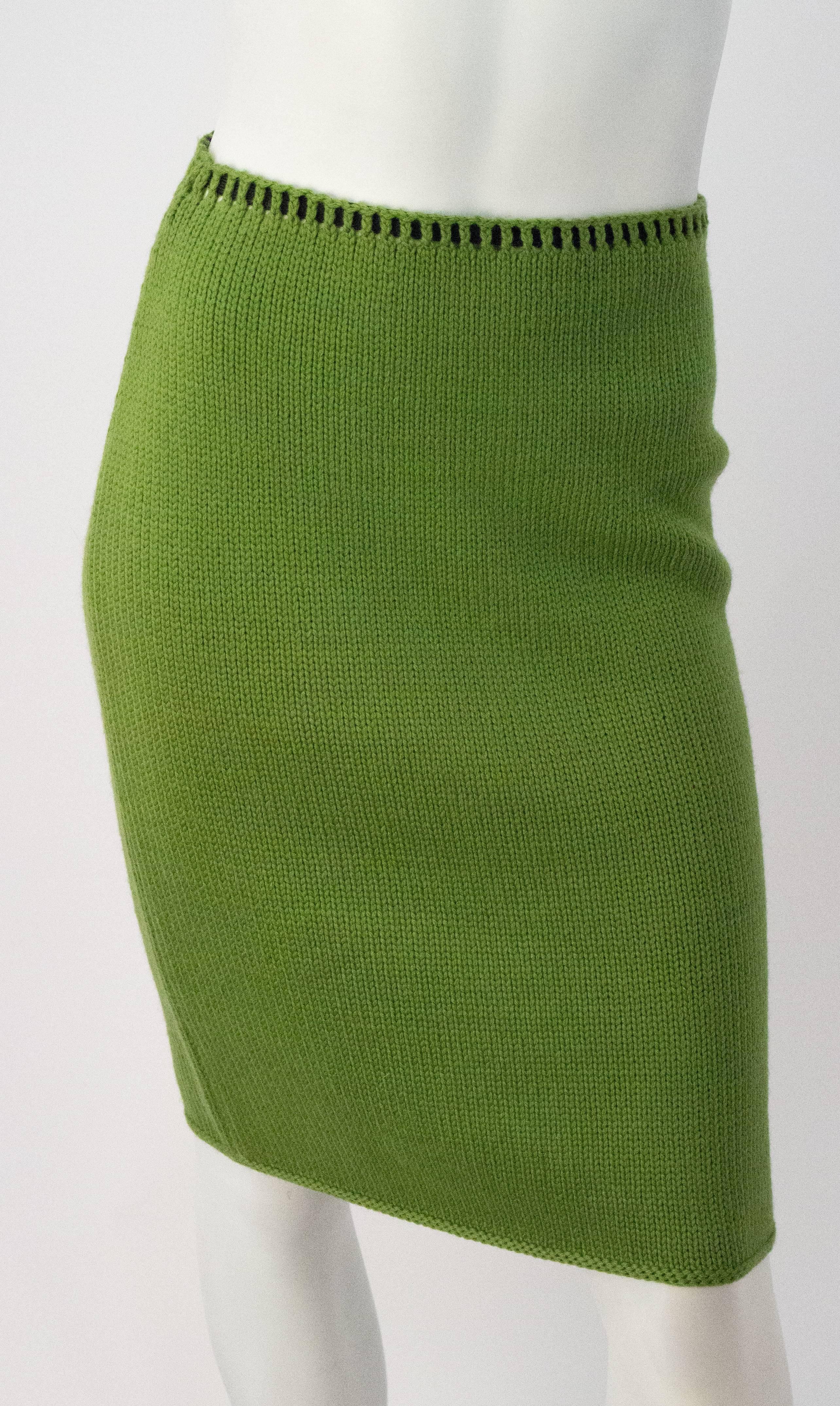 This is and early 70s St. John Knit Fern Green Sweater Skirt Set.   

Dress Measurements:

bust-

nape to waist-

arm hole depth-

back width-

neck size-

shoulder-

chest-

dress length-
