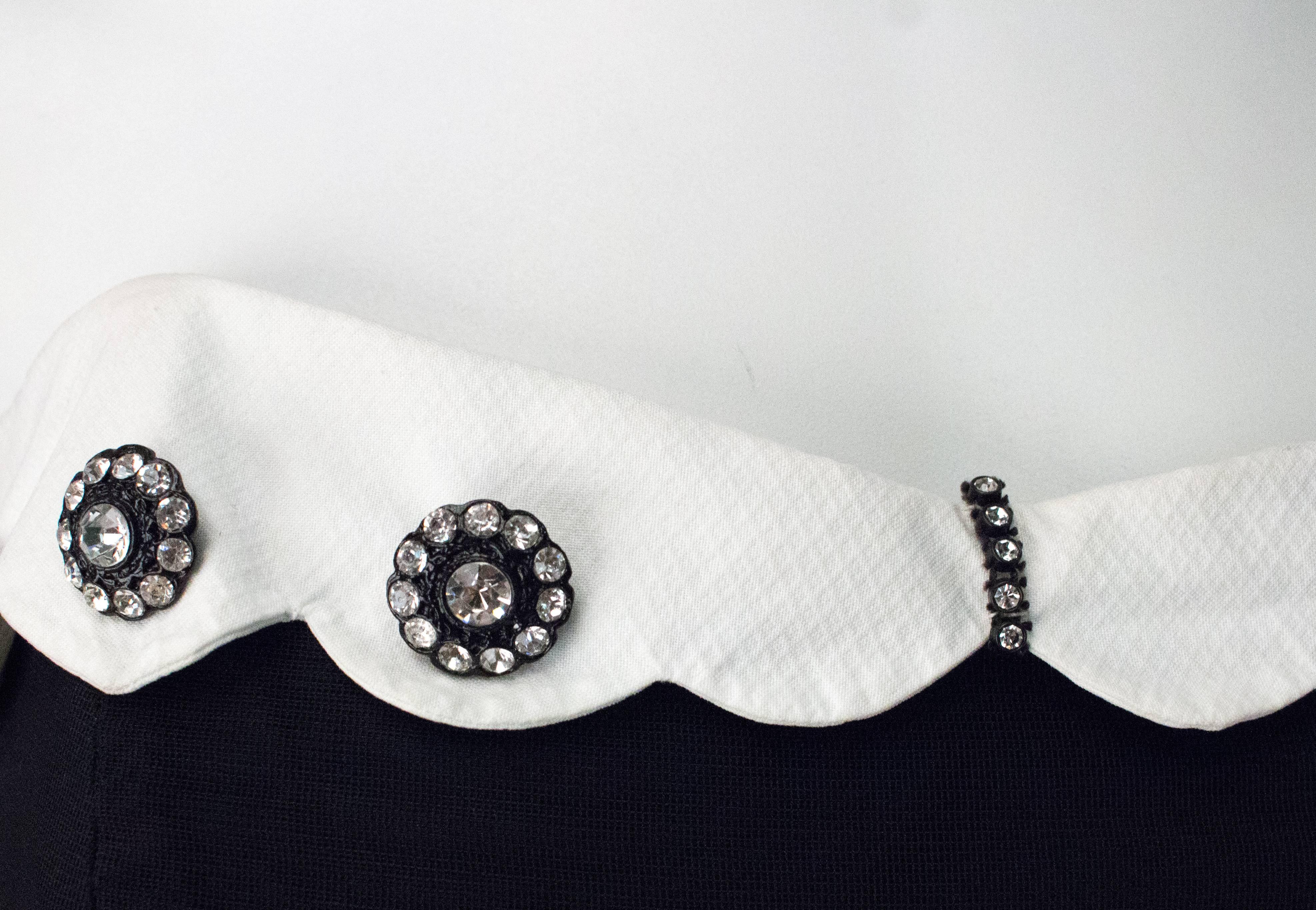 40er Jahre trägerloses schwarzes Chiffon-Kleid mit weißem Vogel (Schwarz) im Angebot