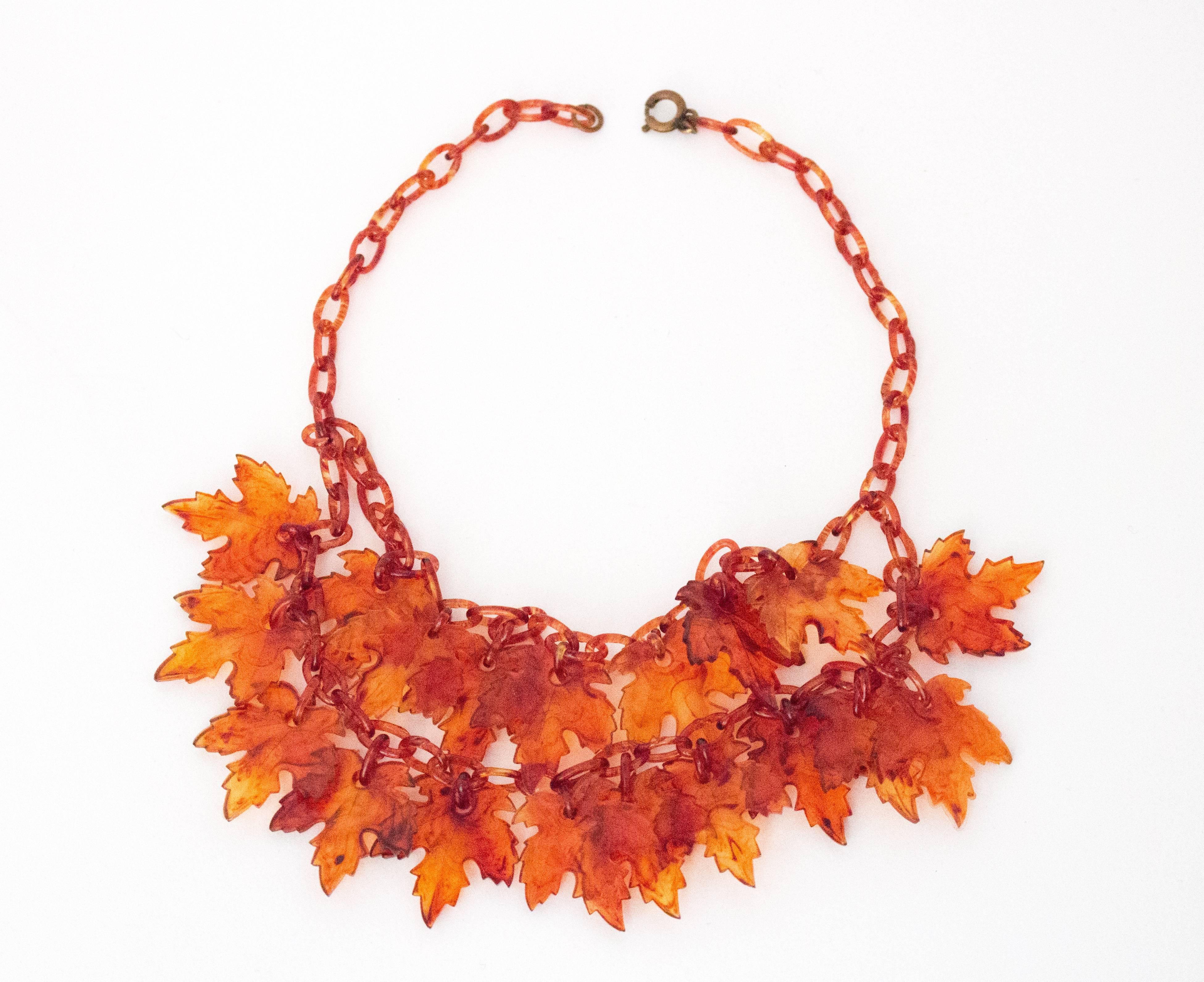 30s Maple Leaf Bakelite Necklace In Excellent Condition In San Francisco, CA