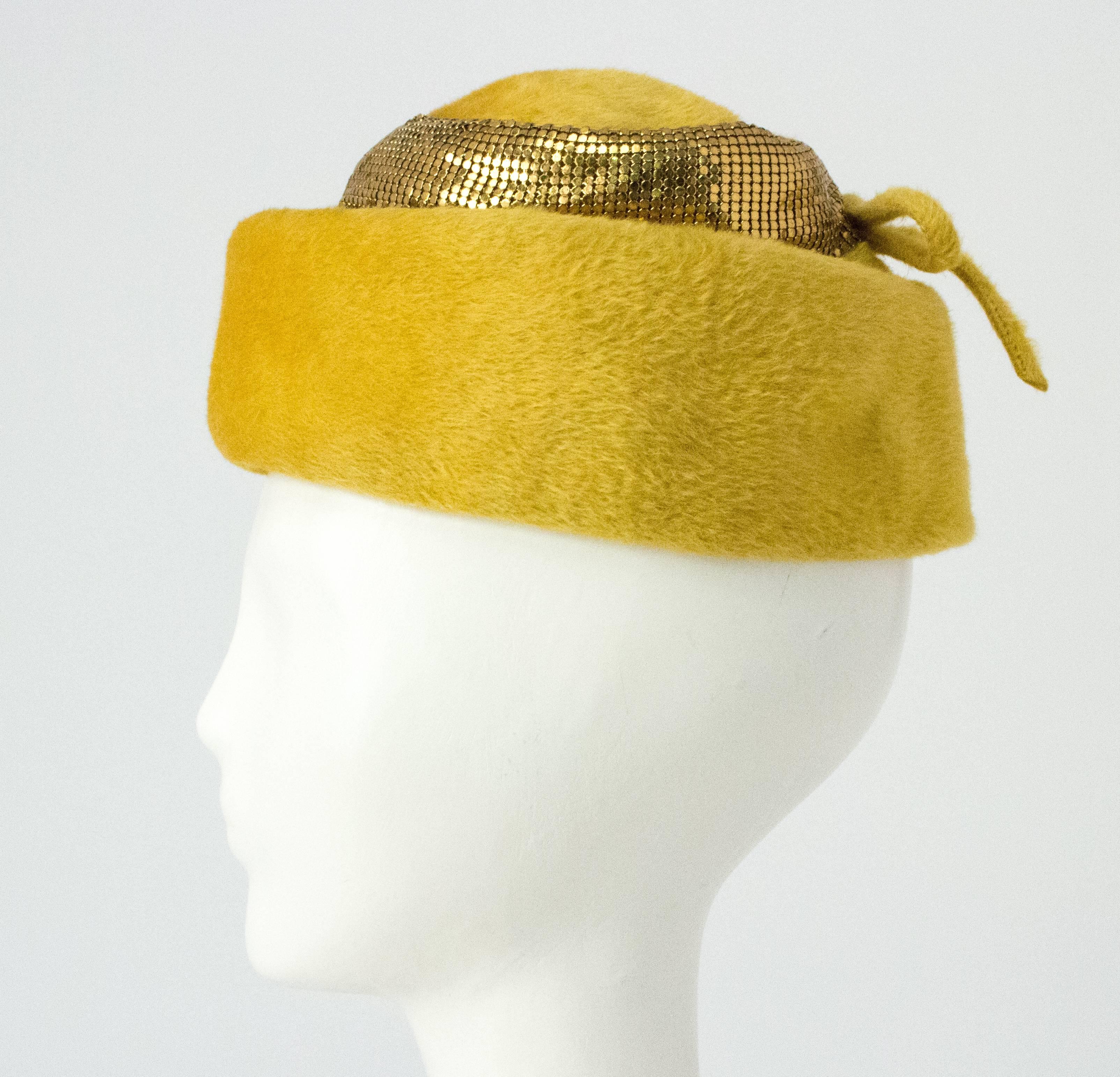  50s Leslie James Mustard Structured Hat with Metal Mess Trim  In Good Condition For Sale In San Francisco, CA