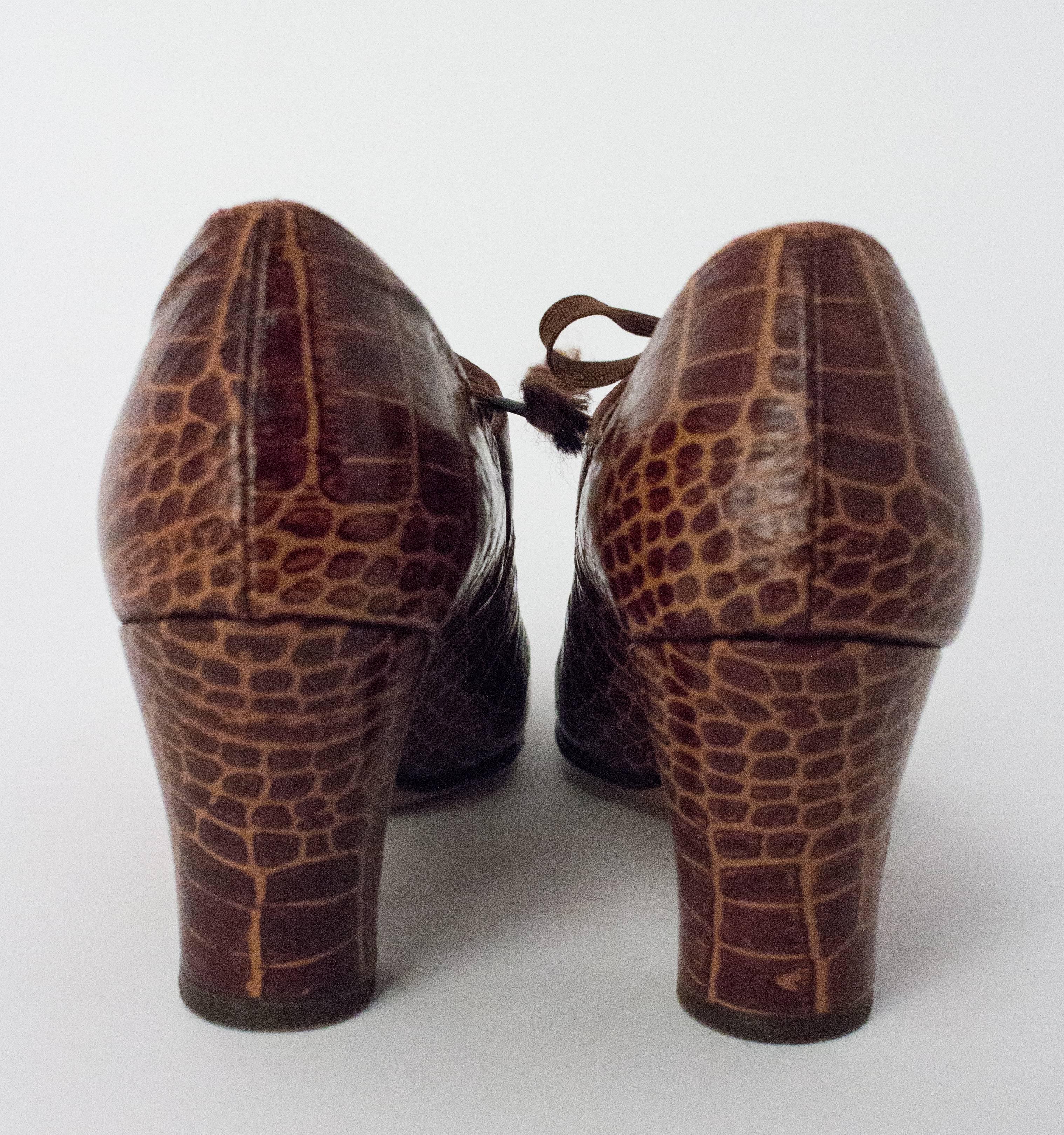 40s Faux Crocodile Lace-Up Pump In New Condition For Sale In San Francisco, CA