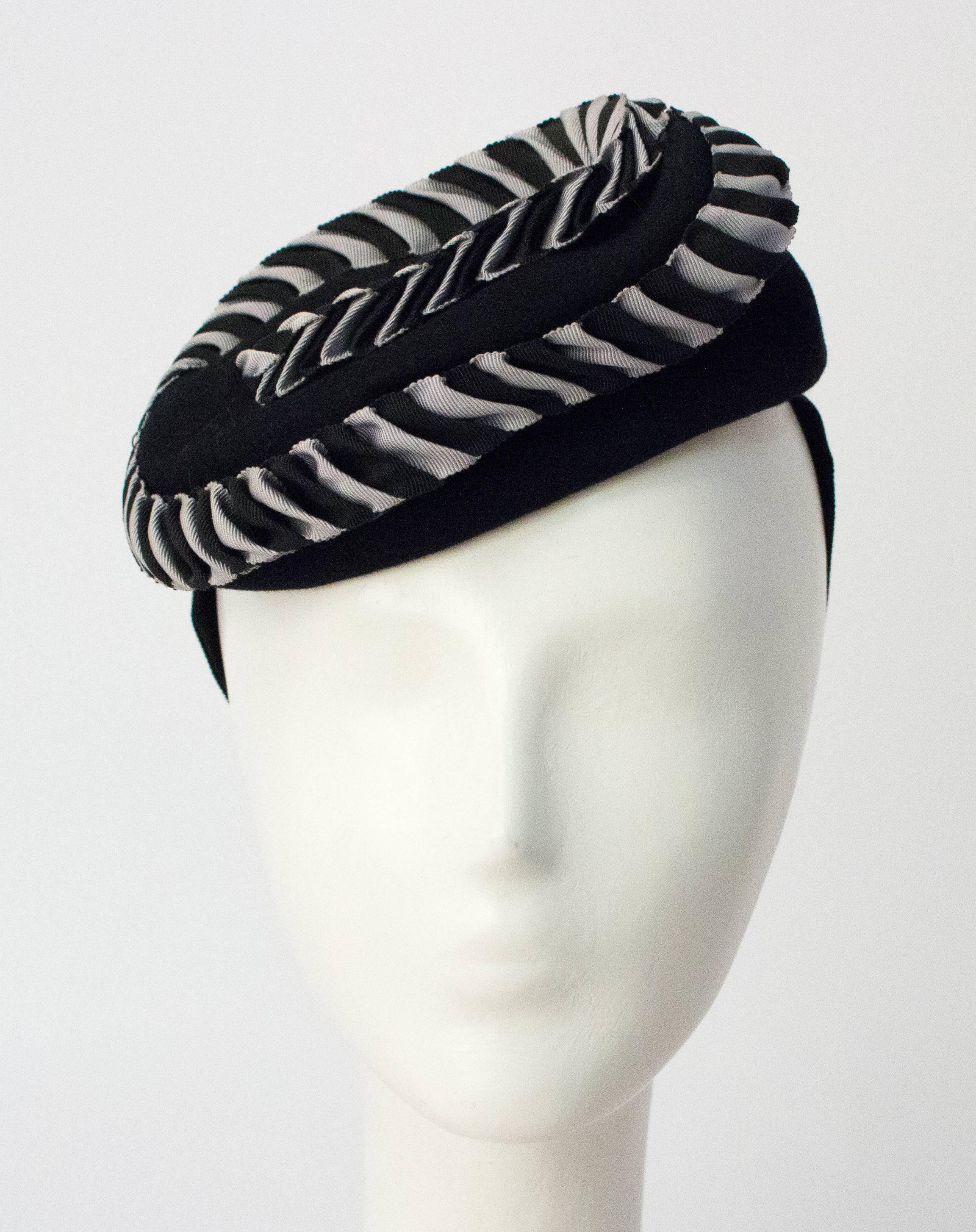 30 Black and White Swirl Fashion Hat In Excellent Condition In San Francisco, CA