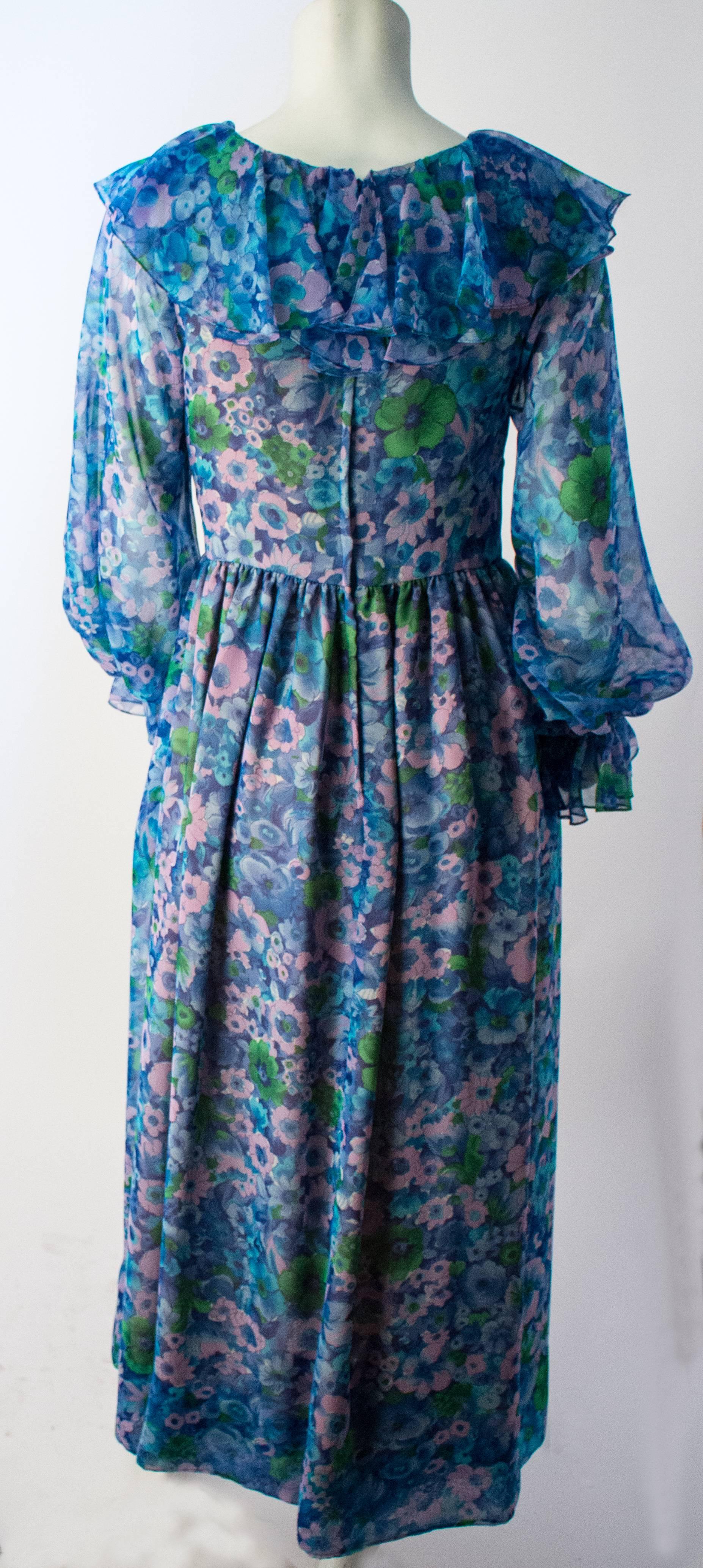robe à volants en mousseline bleue florale vintage des années 70