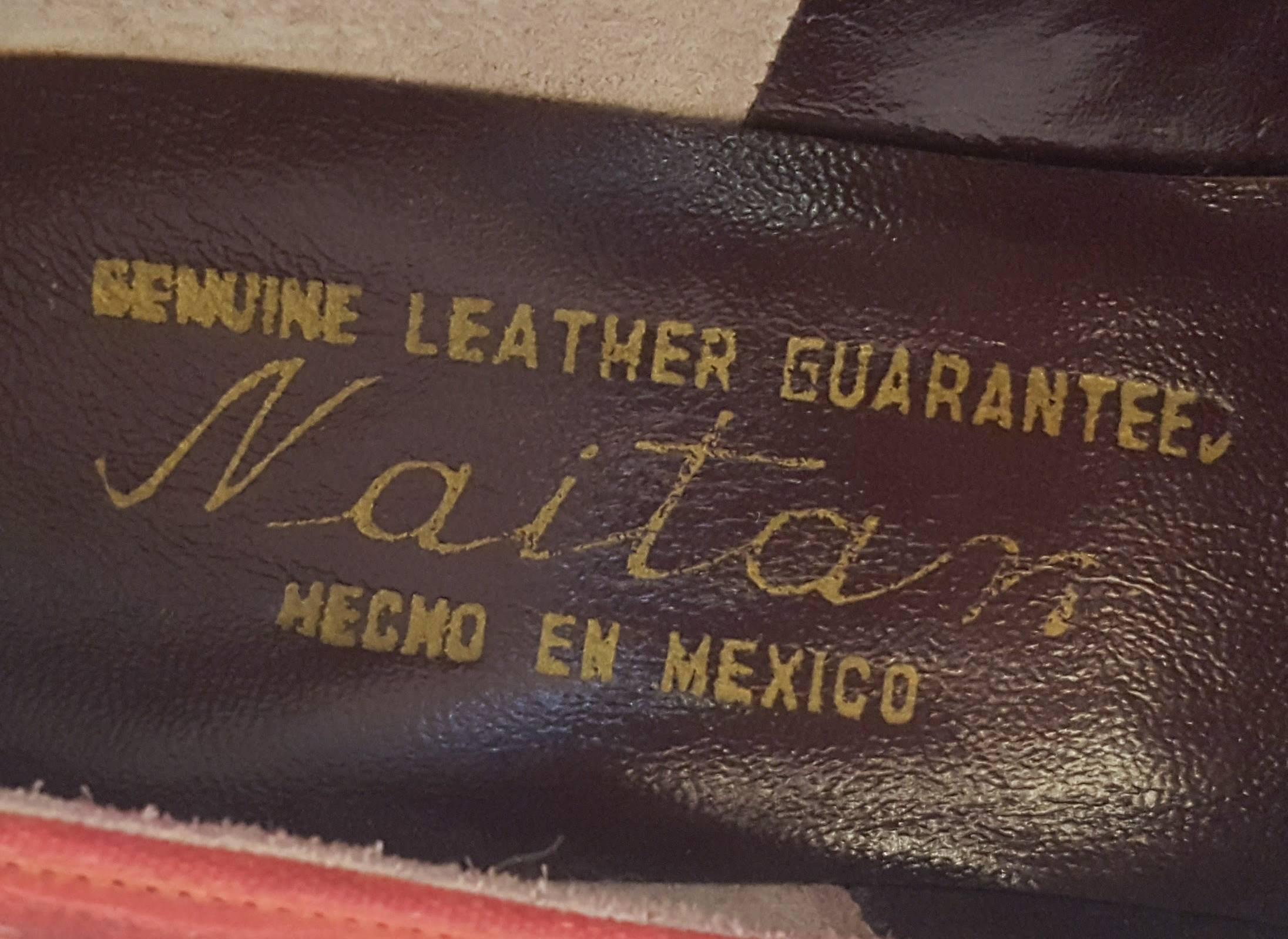 Chaussures à talons mexicaines rouges en cuir ouvragé à la main, années 50 Neuf - En vente à San Francisco, CA