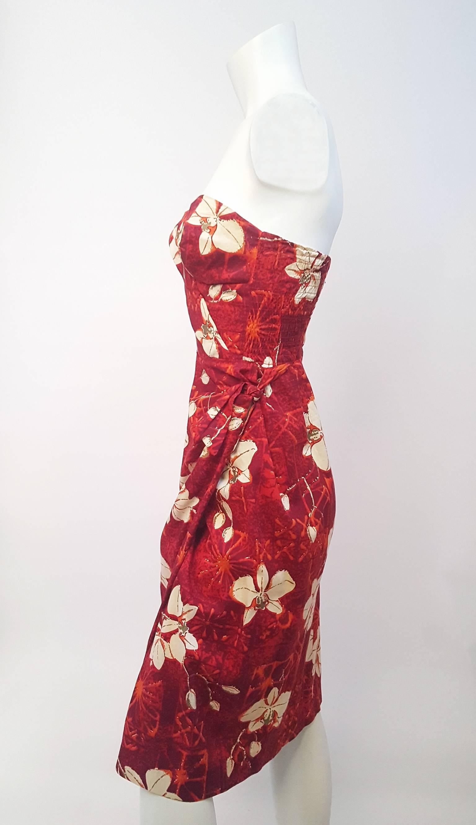 50s Alfred Shaheen Red Printed Cotton Tiki Dress In Good Condition In San Francisco, CA