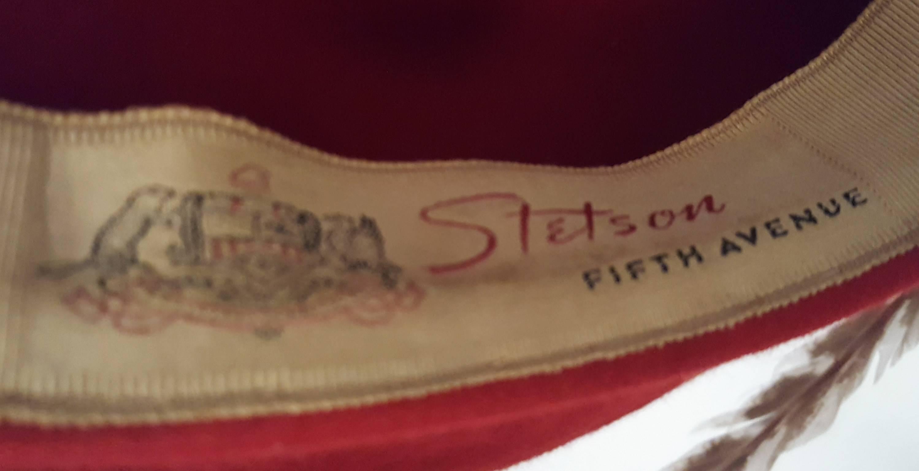 40s Stetson Red Felt Beret Hat w/ Feather Detail In Excellent Condition In San Francisco, CA