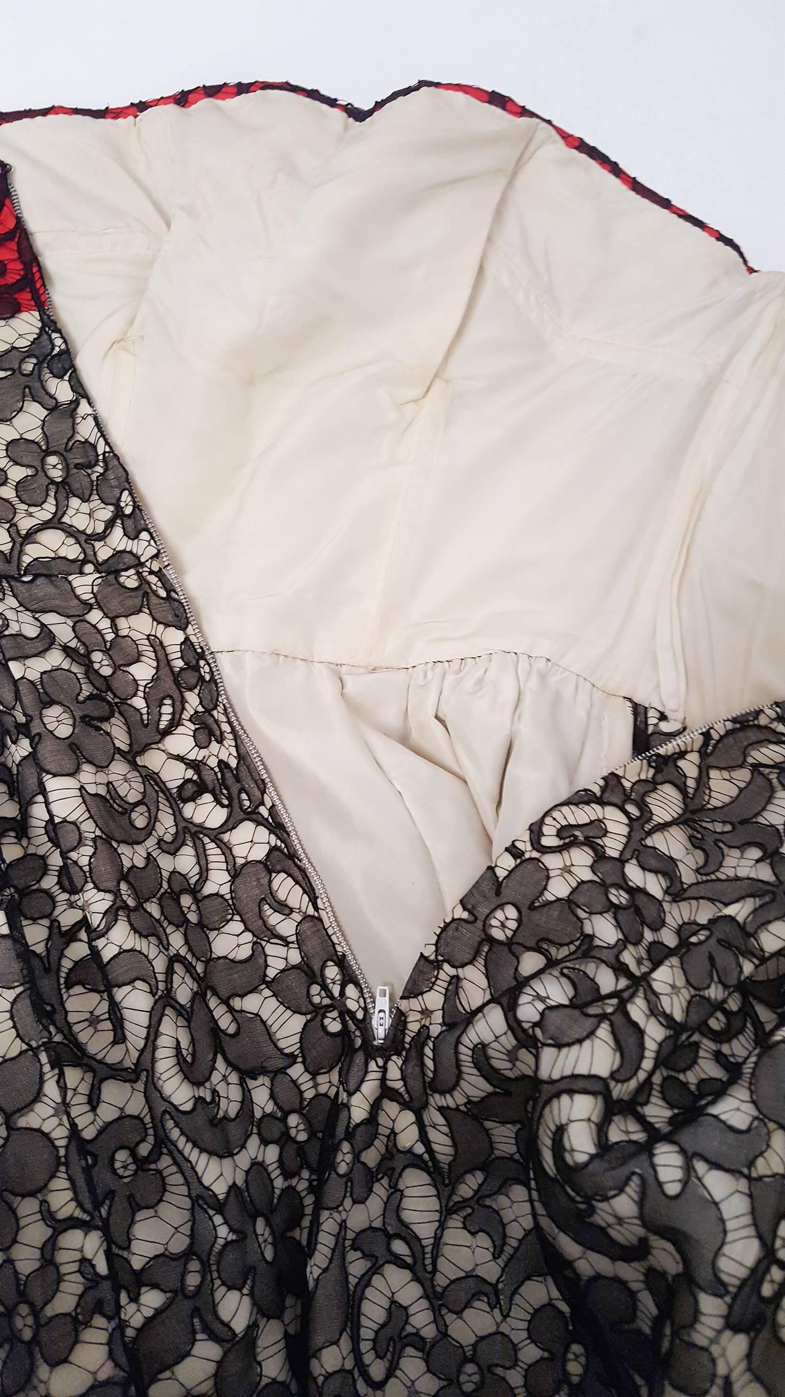 50s Red and White Strapless Gown w/ Black Lace In Excellent Condition For Sale In San Francisco, CA
