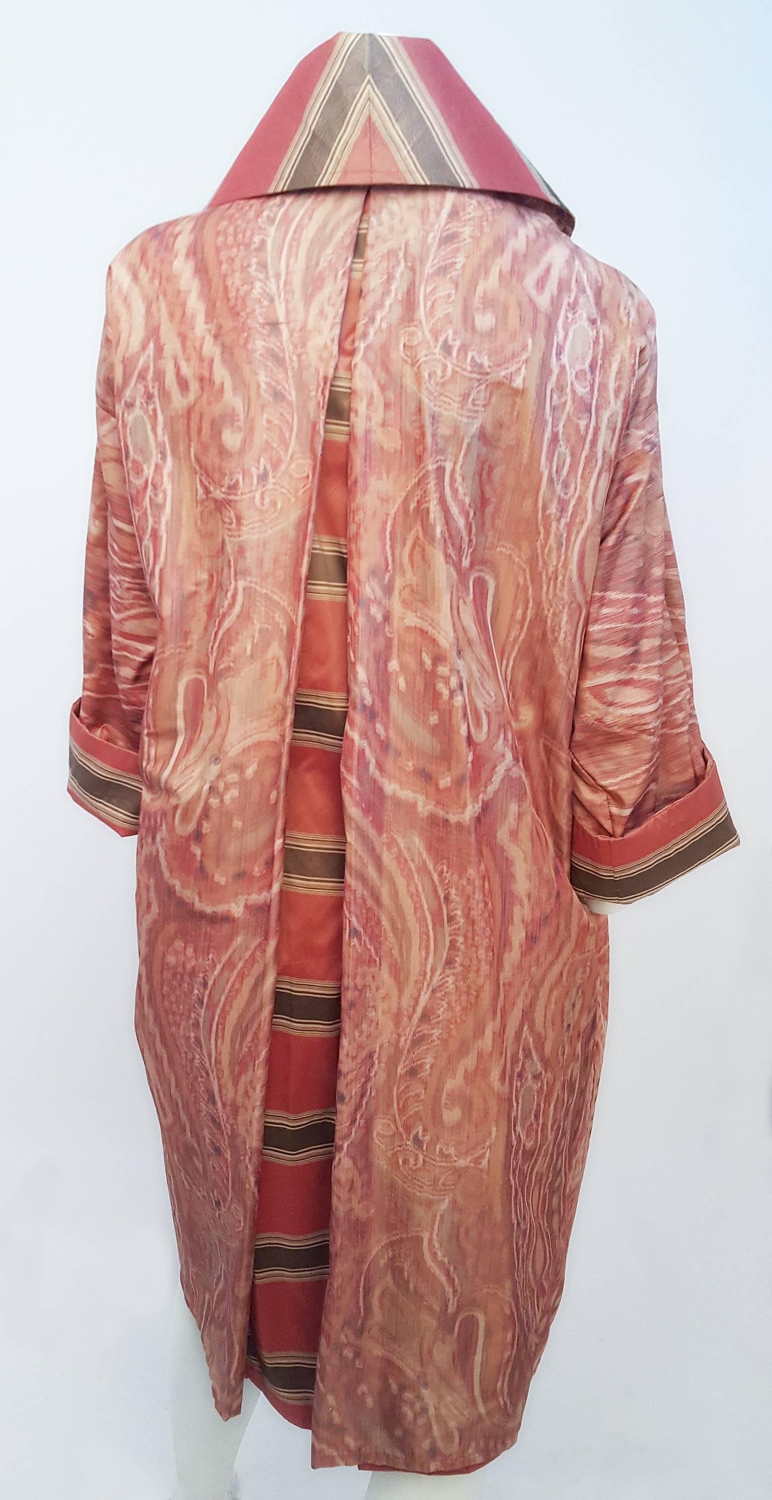 1980er Jahre Set aus Kleid und Mantel in Rosa & Olivgrün (Braun)