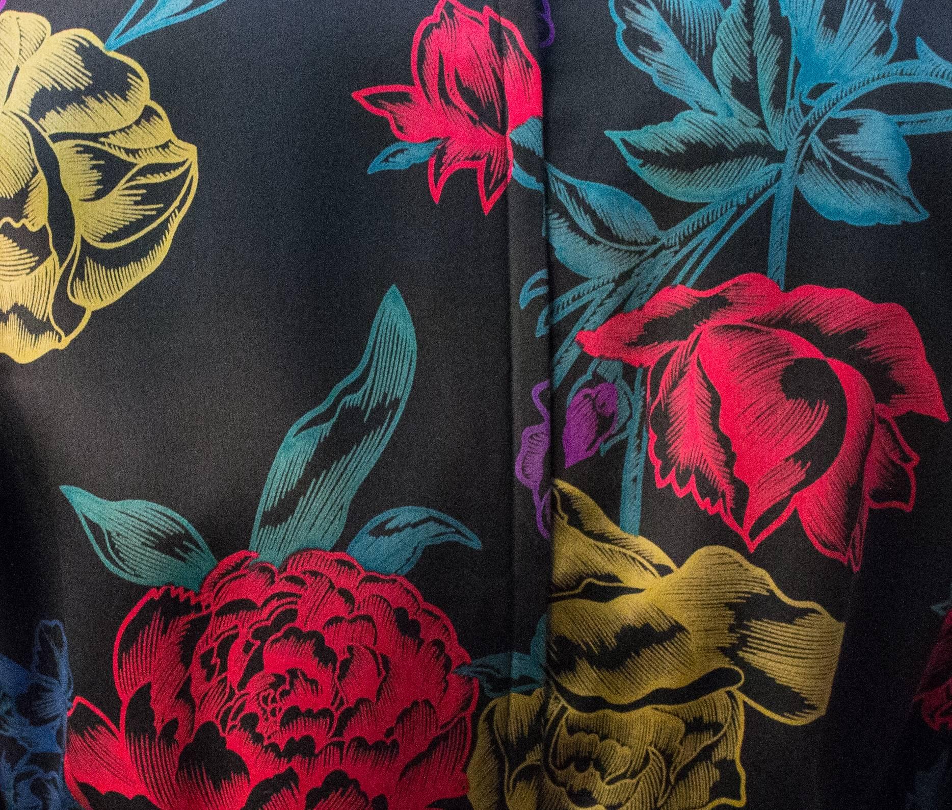 Noir Albert Nipon - Robe à fleurs en satin imprimé noir, années 80 en vente