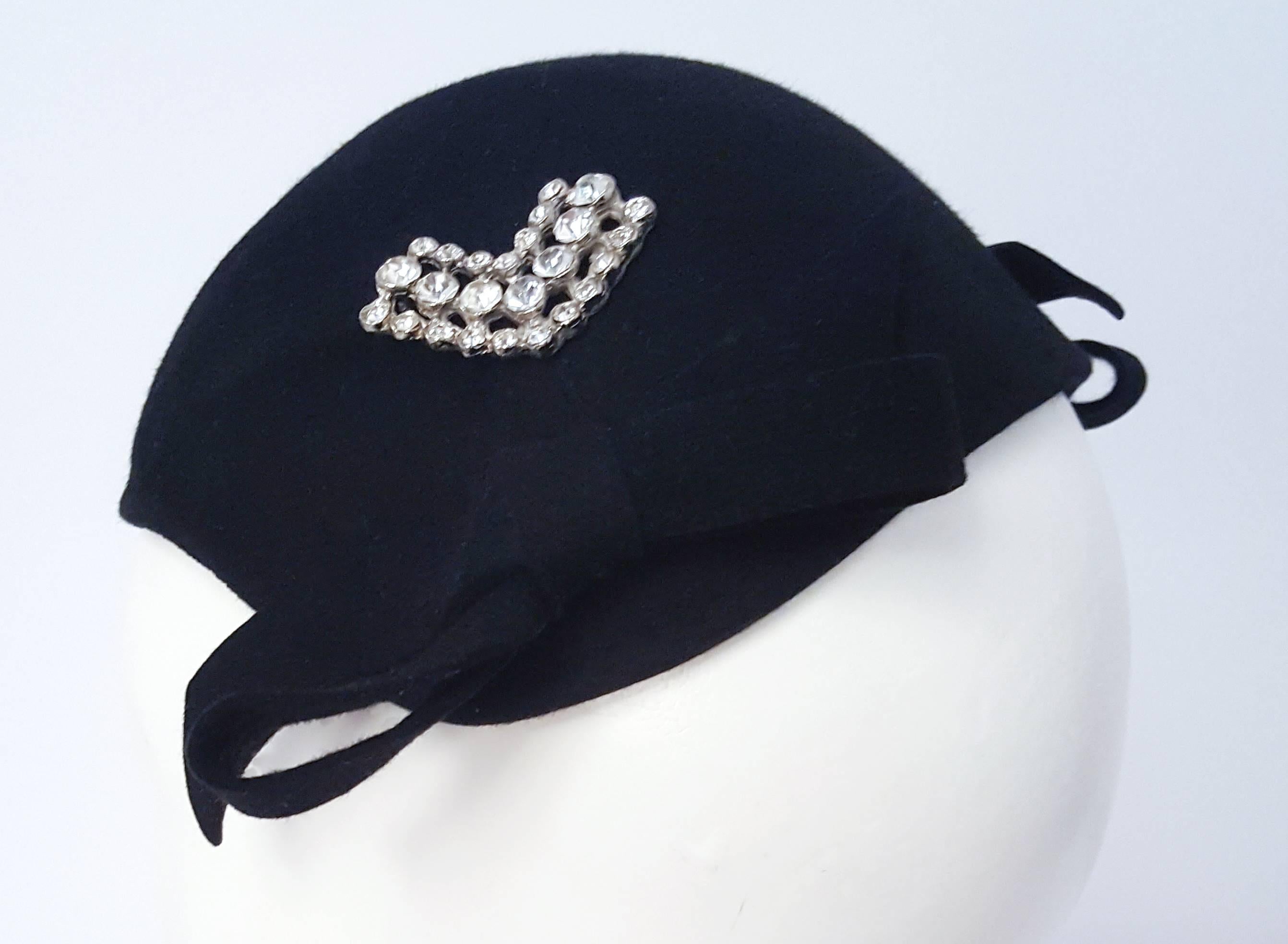 30s Black Felt Fashion Hat w/ Rhinestone Detail In Excellent Condition In San Francisco, CA
