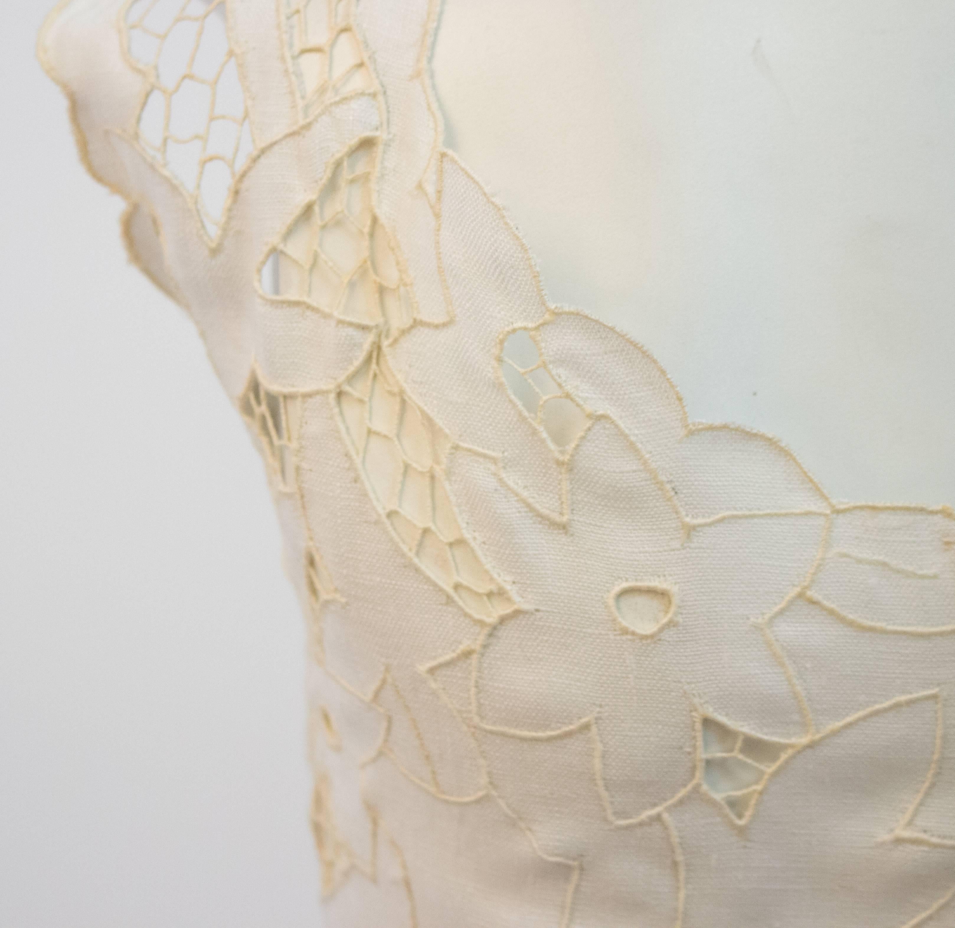 50er Jahre Weißes Kleid aus Leinen und Spitze im Zustand „Hervorragend“ im Angebot in San Francisco, CA