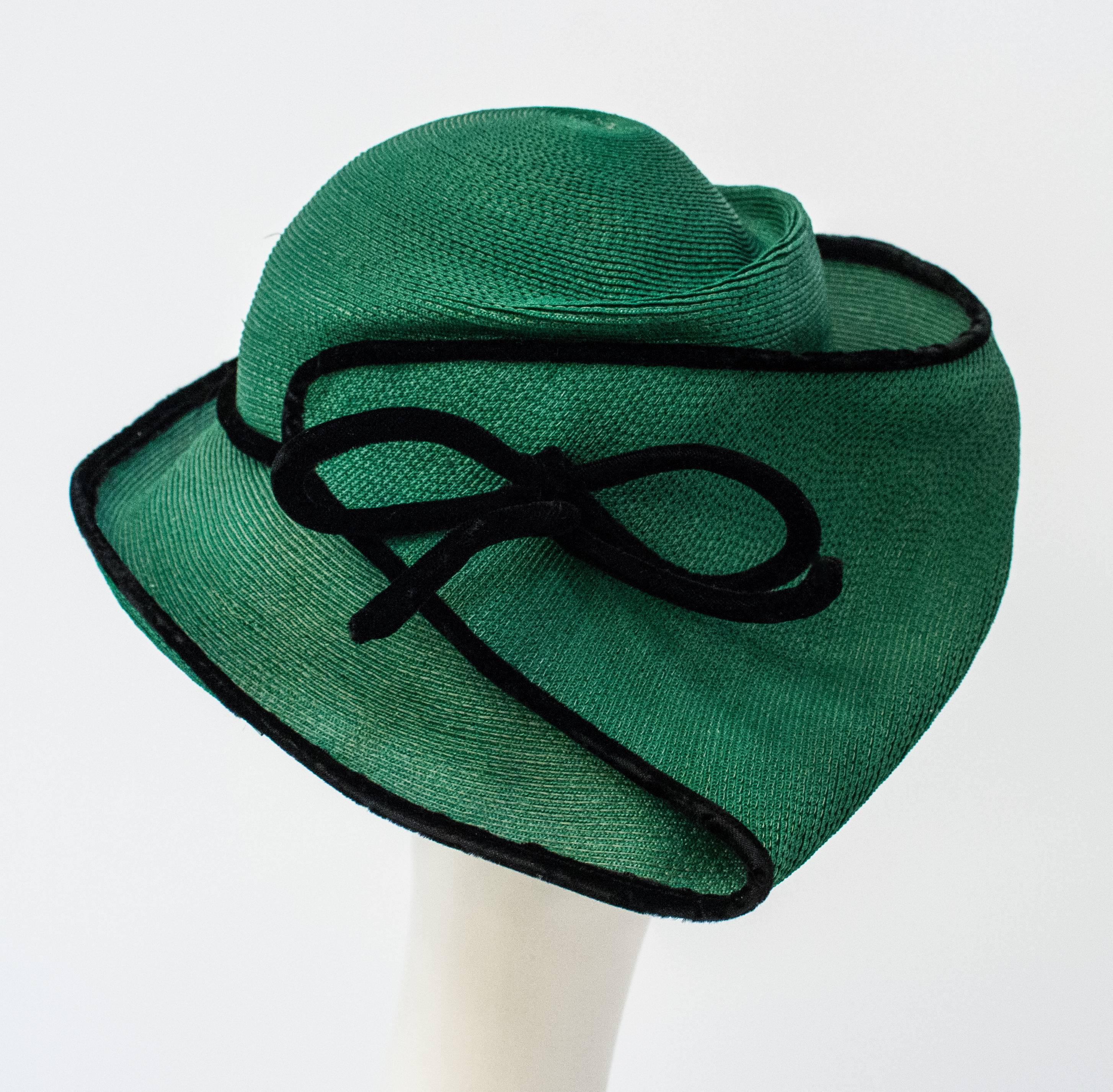 40s Green Straw Hat w/ Black Velvet Trim In Excellent Condition In San Francisco, CA