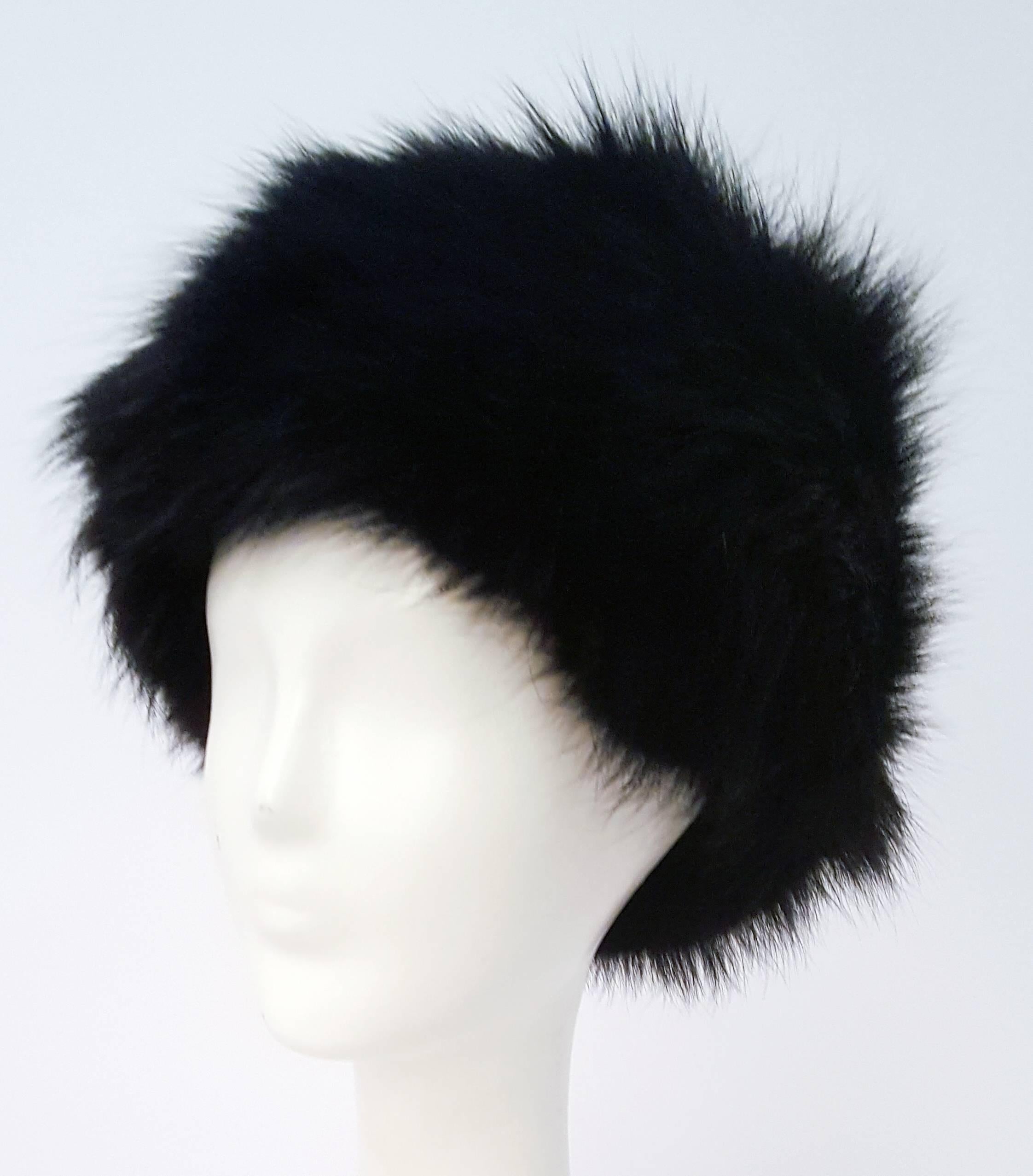 80s Black Fox Fur Hat. Very dense fur, does not shed. Elasticated knit hat band. 22" circumference.