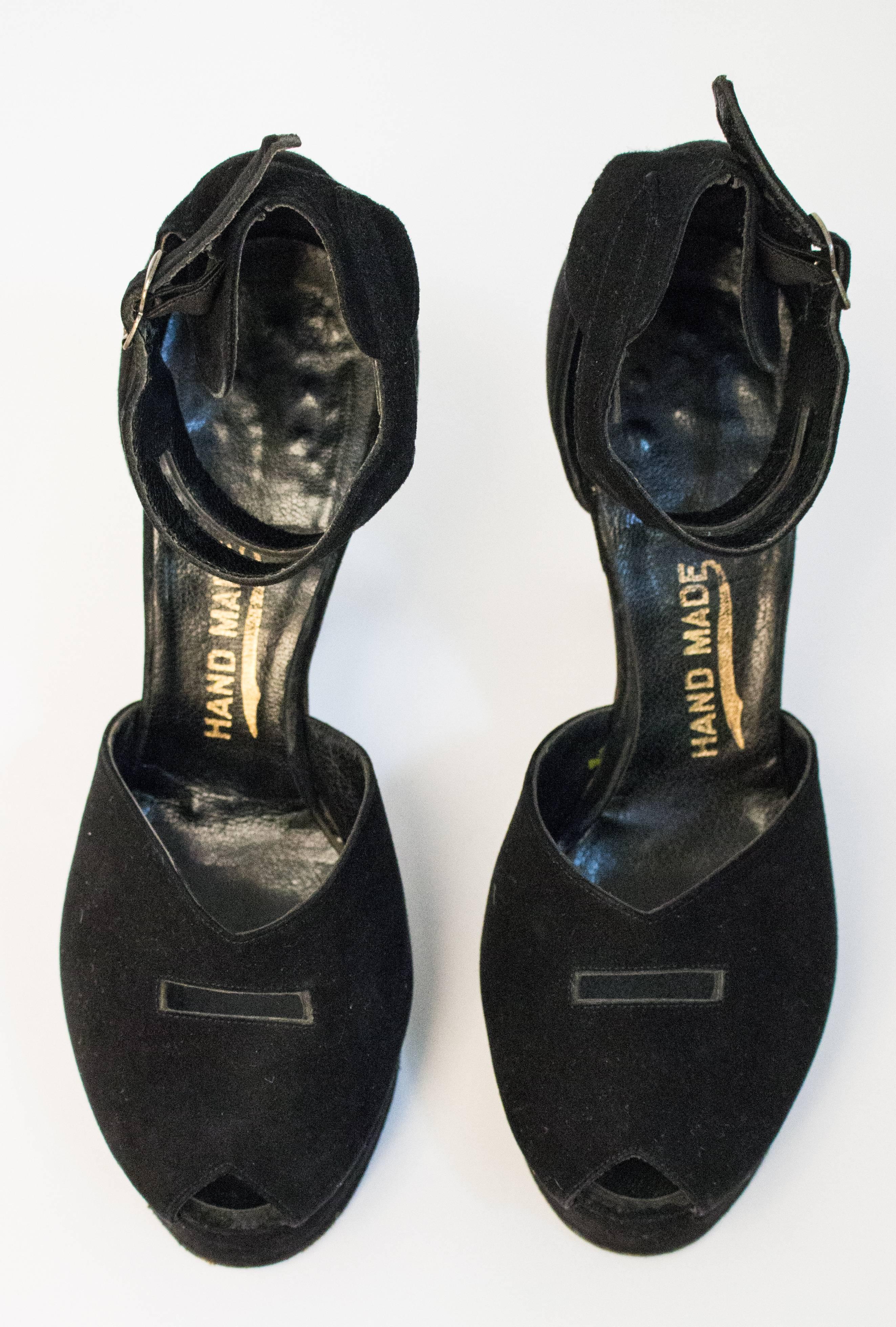 Chaussures compensées en daim noir - années 40 Pour femmes en vente