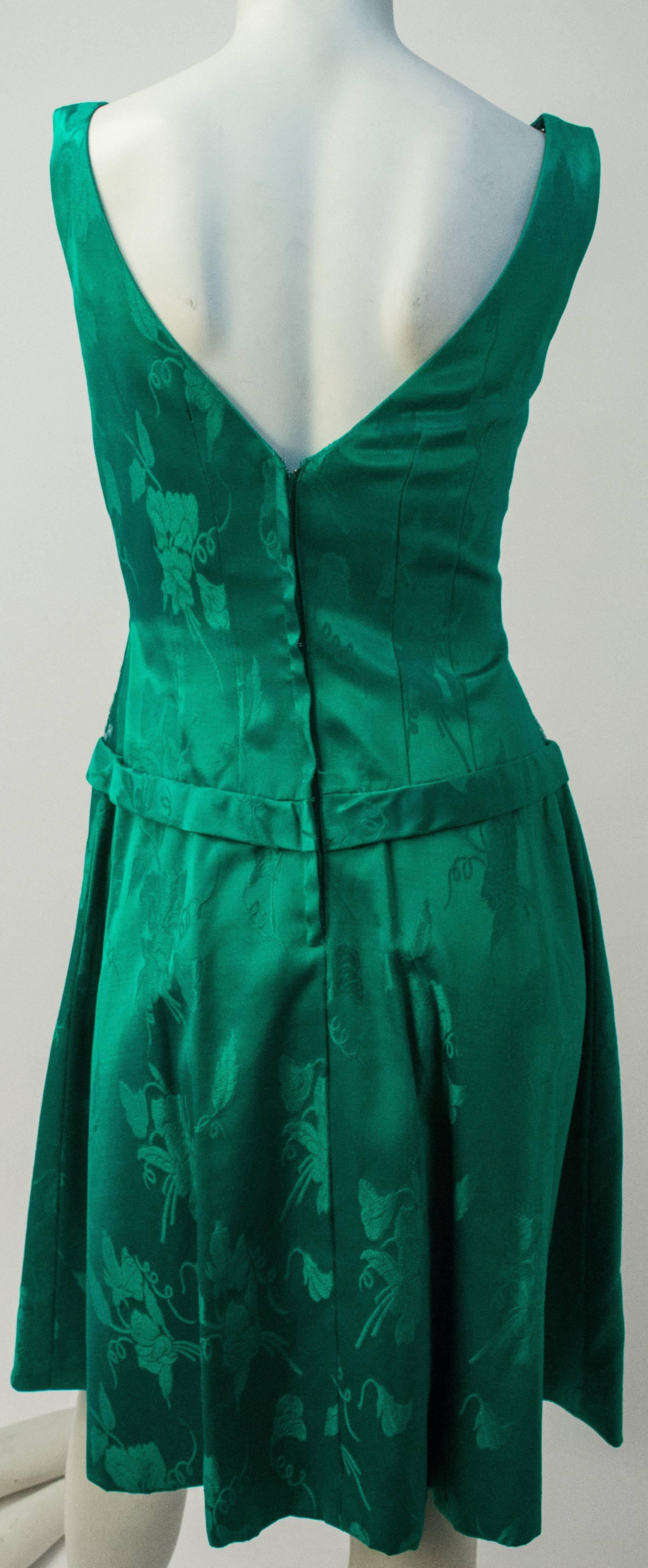 Vert Robe en jacquard vert des années 60 avec corsage à sequins en vente