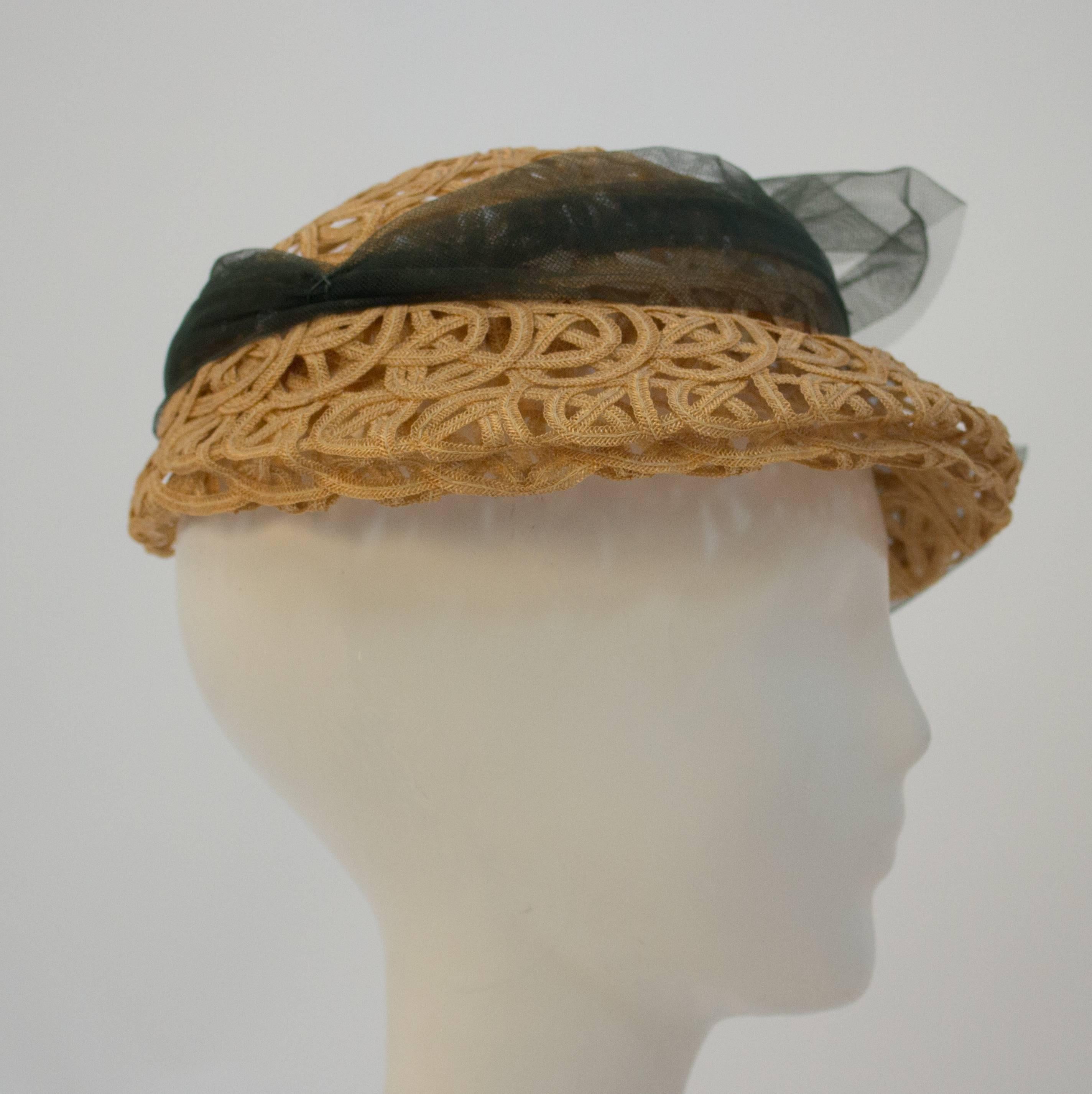 30s Straw Ribbon Hat with Tulle Band In Excellent Condition In San Francisco, CA