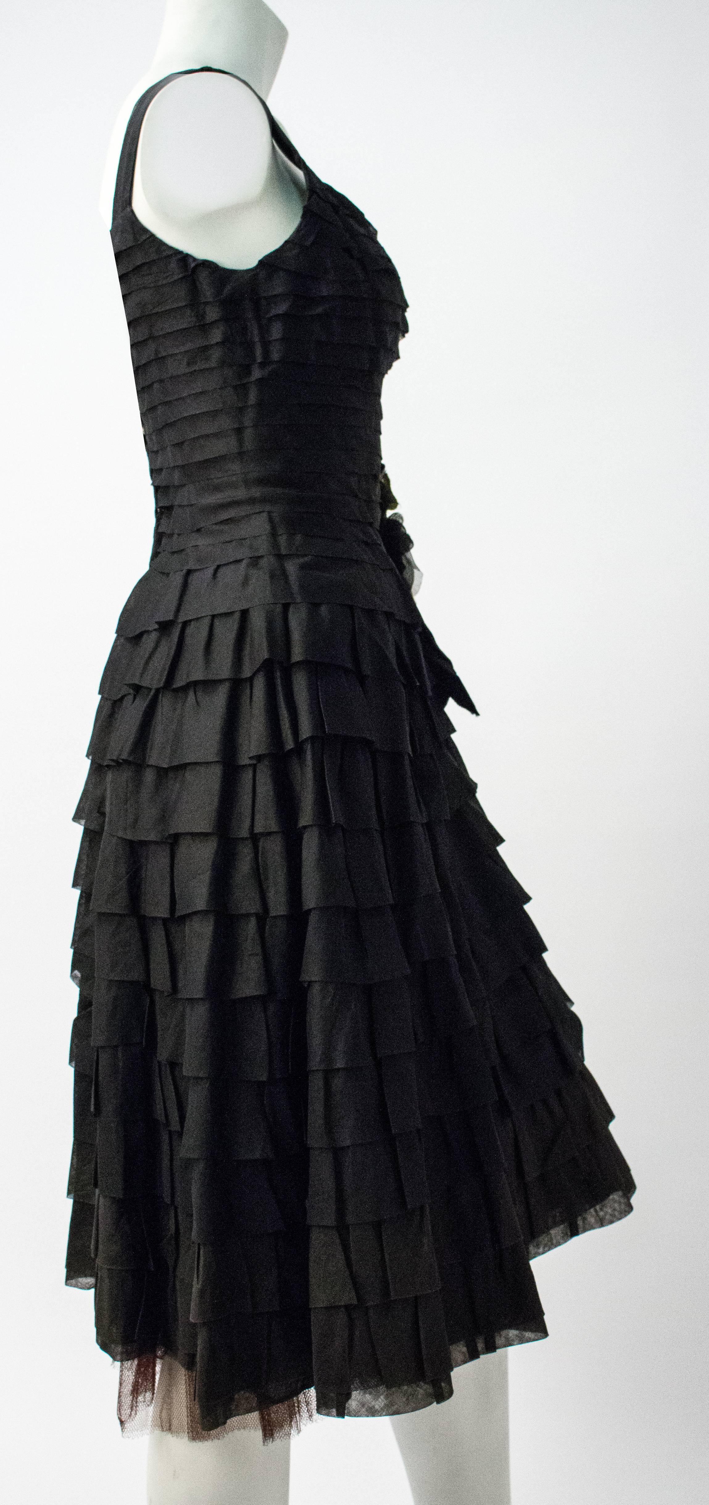 Noir Emma Domb robe à volants en mousseline noire, années 50 en vente