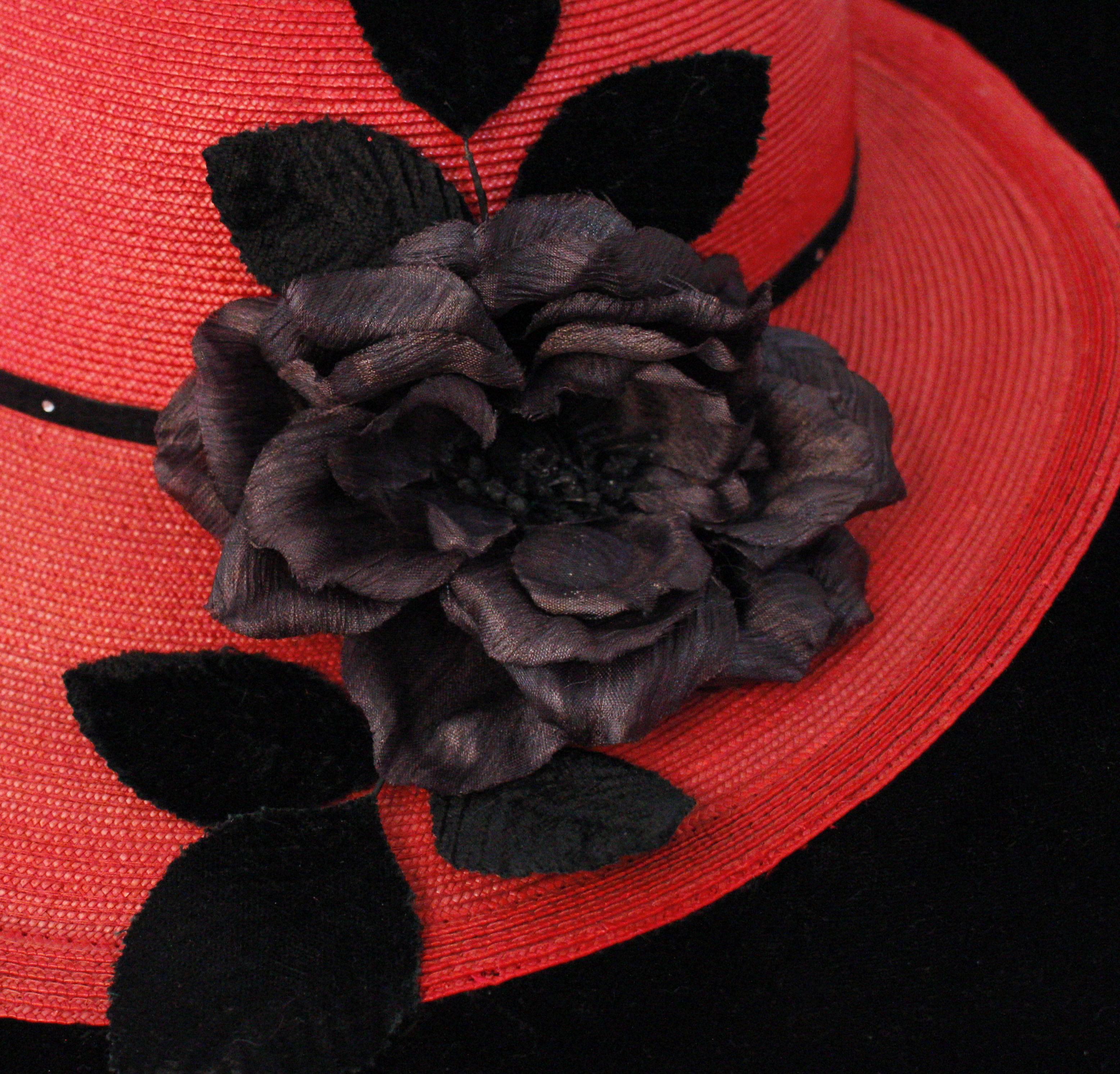 1950s Red Wide Brim Hat w/ Velvet Detail In Excellent Condition In San Francisco, CA