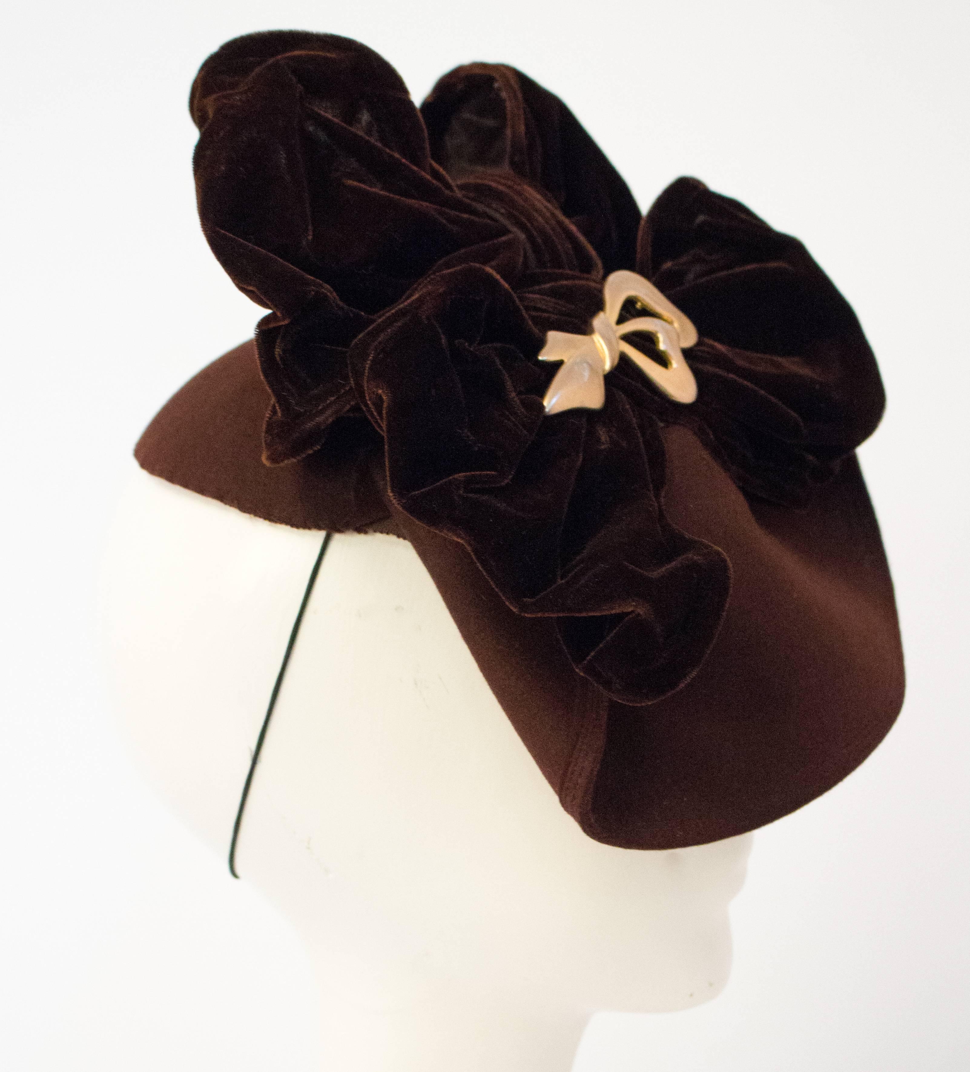 30s Brown Velvet Bow Hat  In Excellent Condition In San Francisco, CA