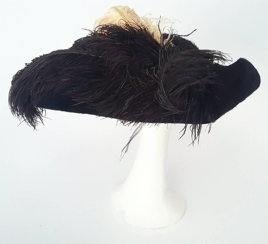 1910s Edwardian Black Felt Hat w/ Pink Feathers & Trim In Excellent Condition In San Francisco, CA