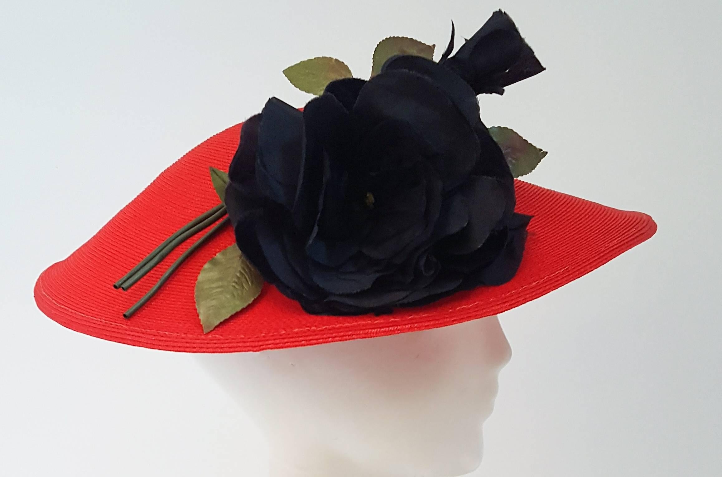 1950s Joseph Magnin Red Dish Hat w/ Black Rose In Excellent Condition In San Francisco, CA