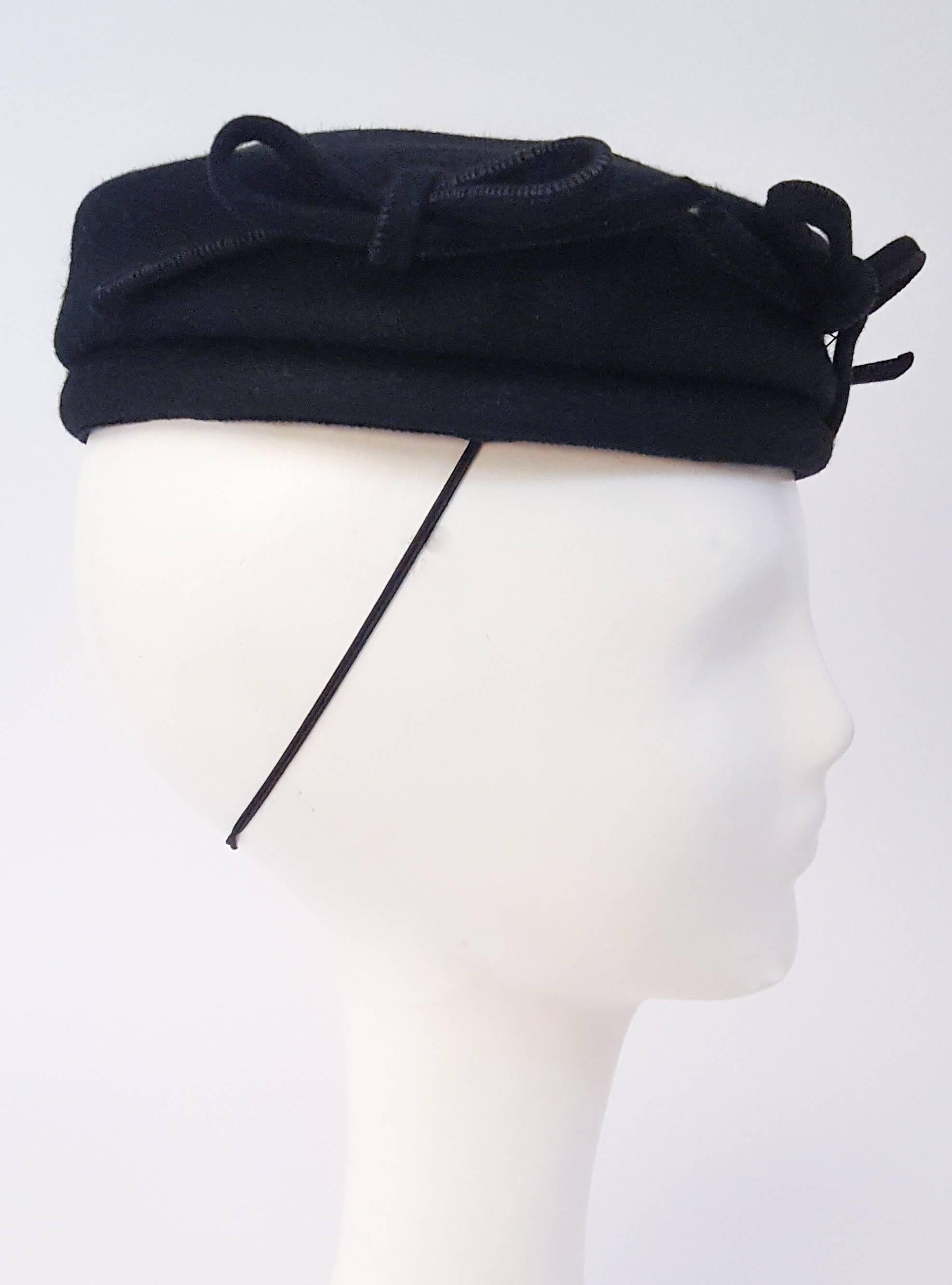 1940s Black Fashion Hat w/ Bows In Excellent Condition In San Francisco, CA