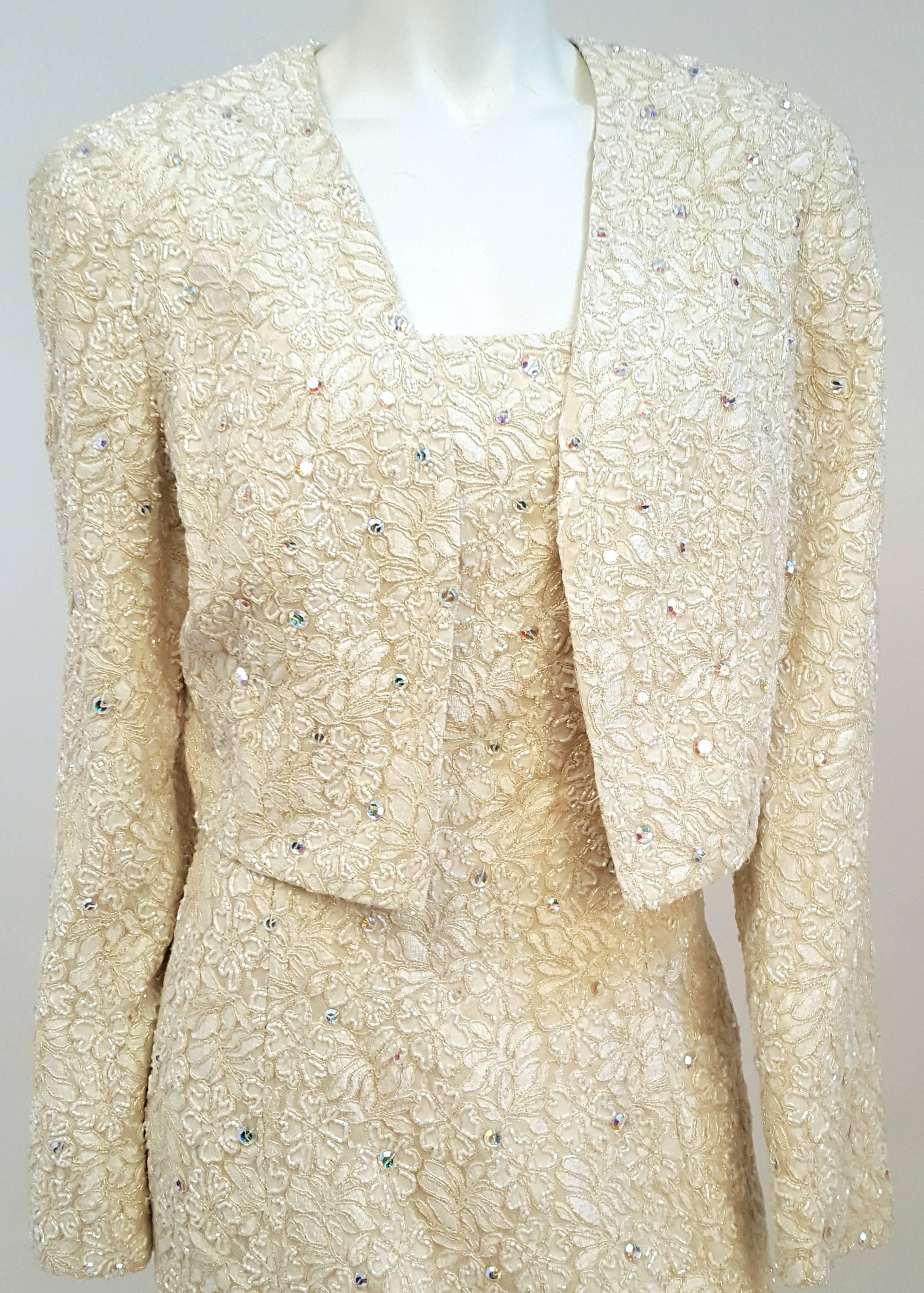 Beige Carmen Marc Valvo - Ensemble robe boléro et robe de soirée perlée, années 1990 en vente