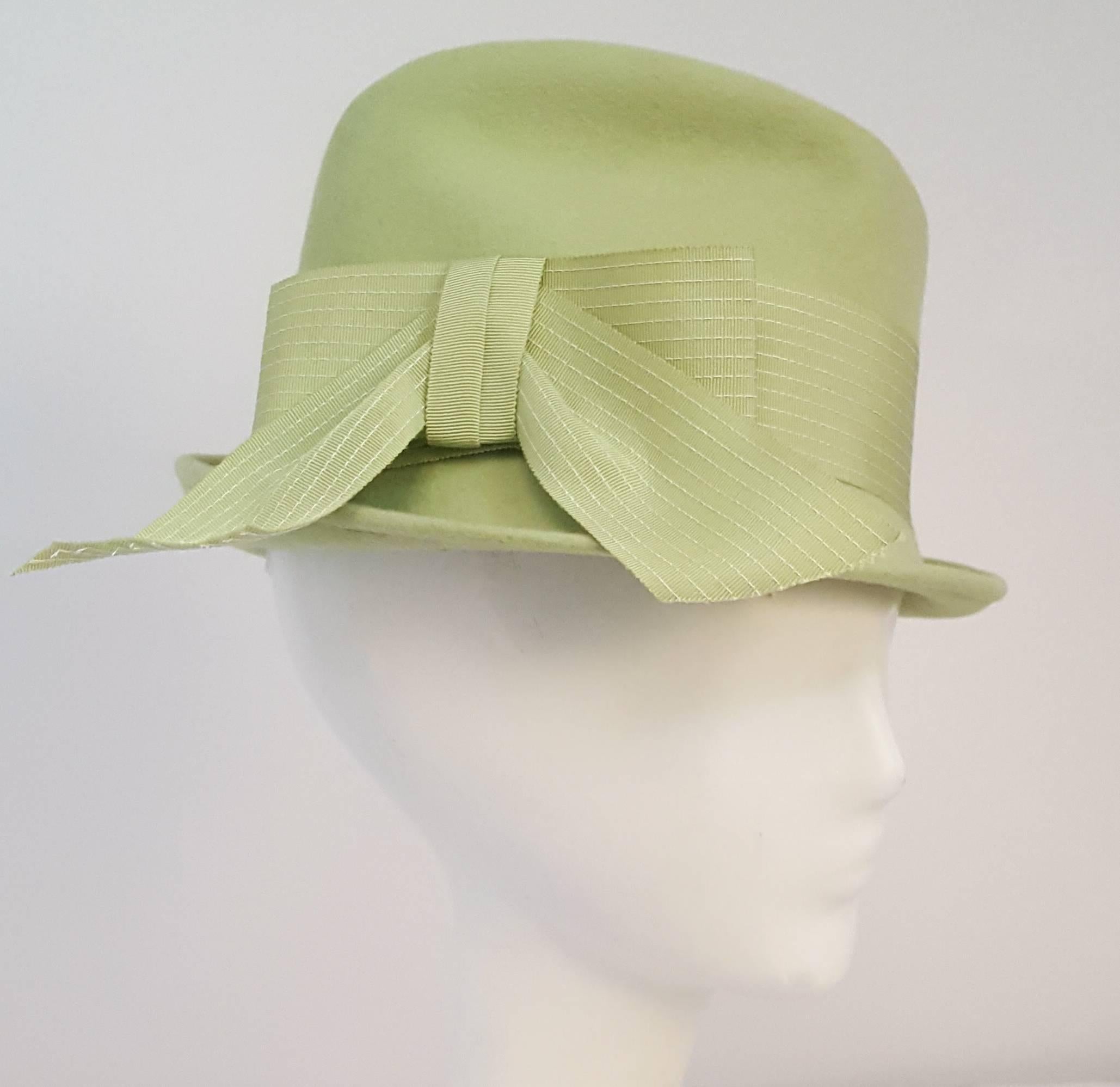 fedora pour femmes des années 1960, vert lime
