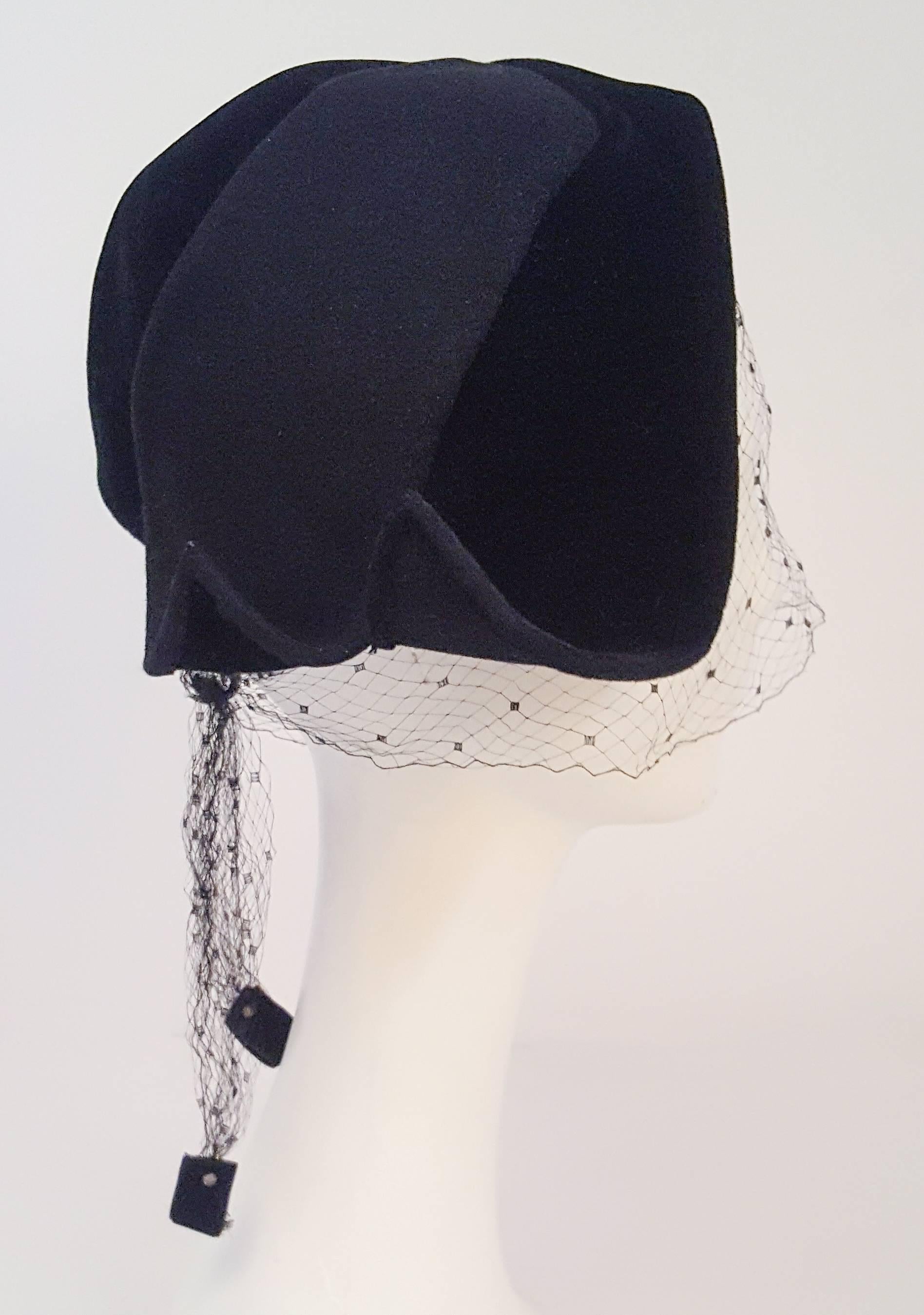 1950s Black Veiled Velvet Hat In Excellent Condition In San Francisco, CA