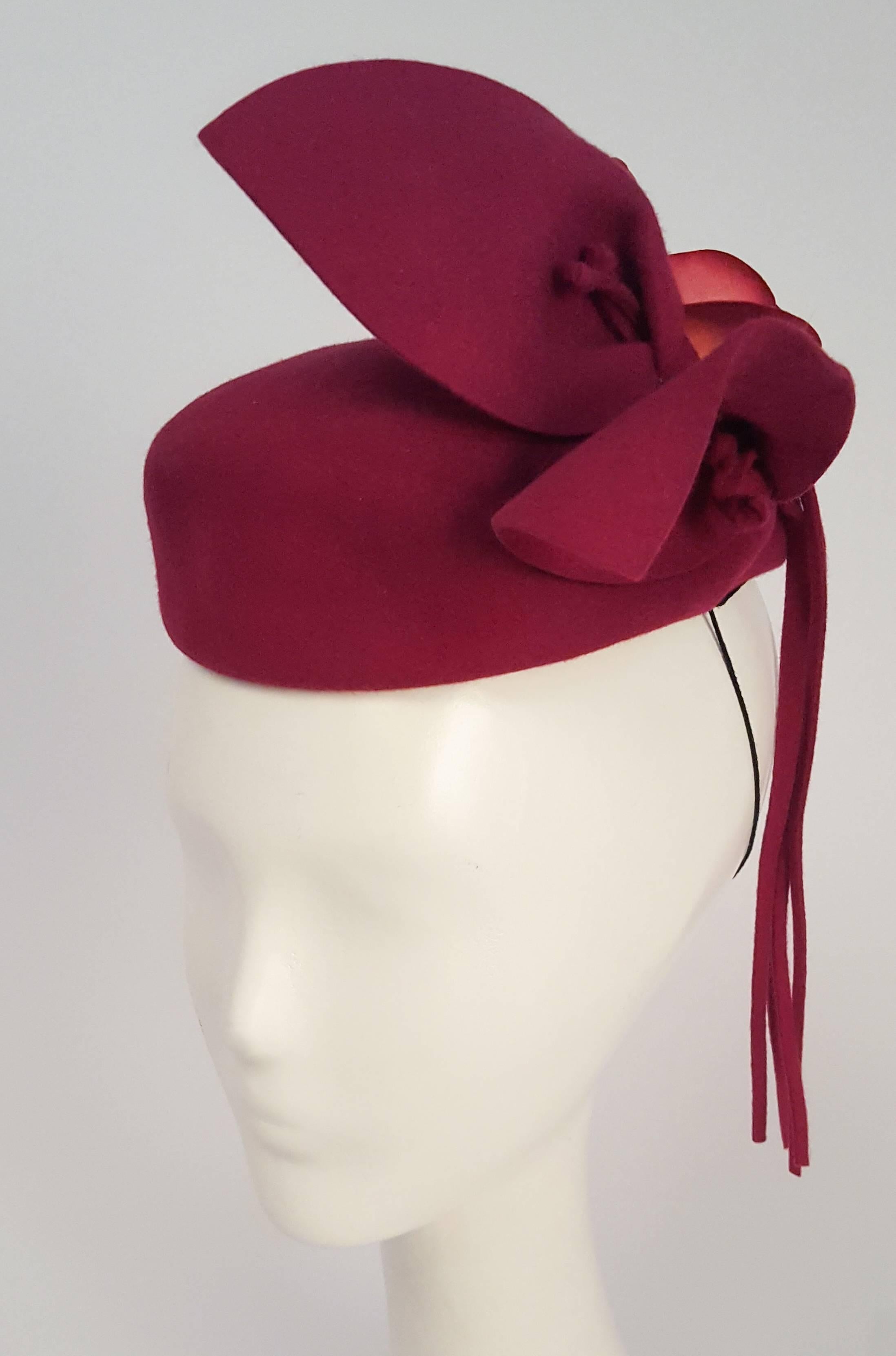 1940s Magenta Felt Flower Fashion Hat. Elastic band hols hat to head. 
