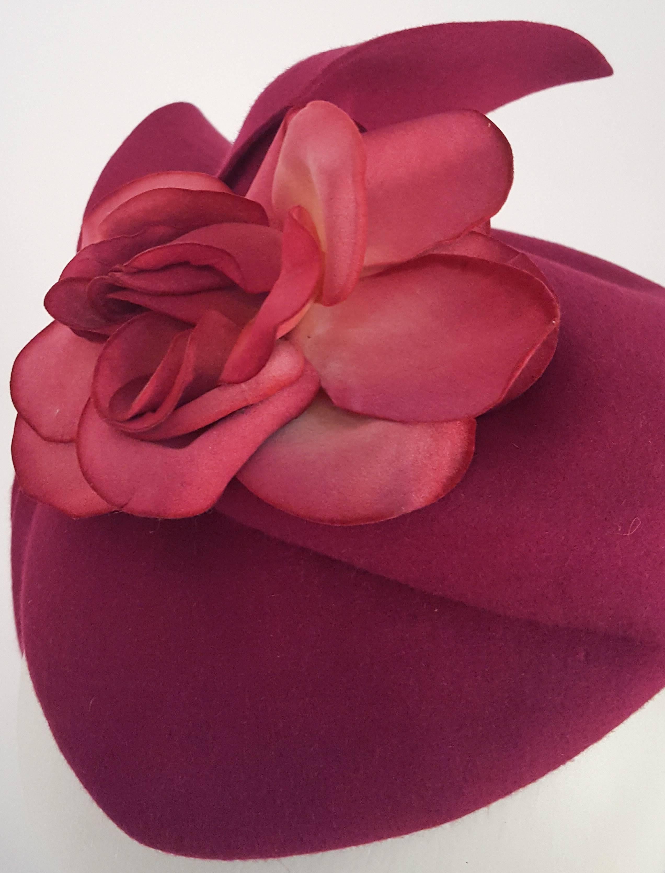 Women's 1940s Magenta Felt Flower Fashion Hat