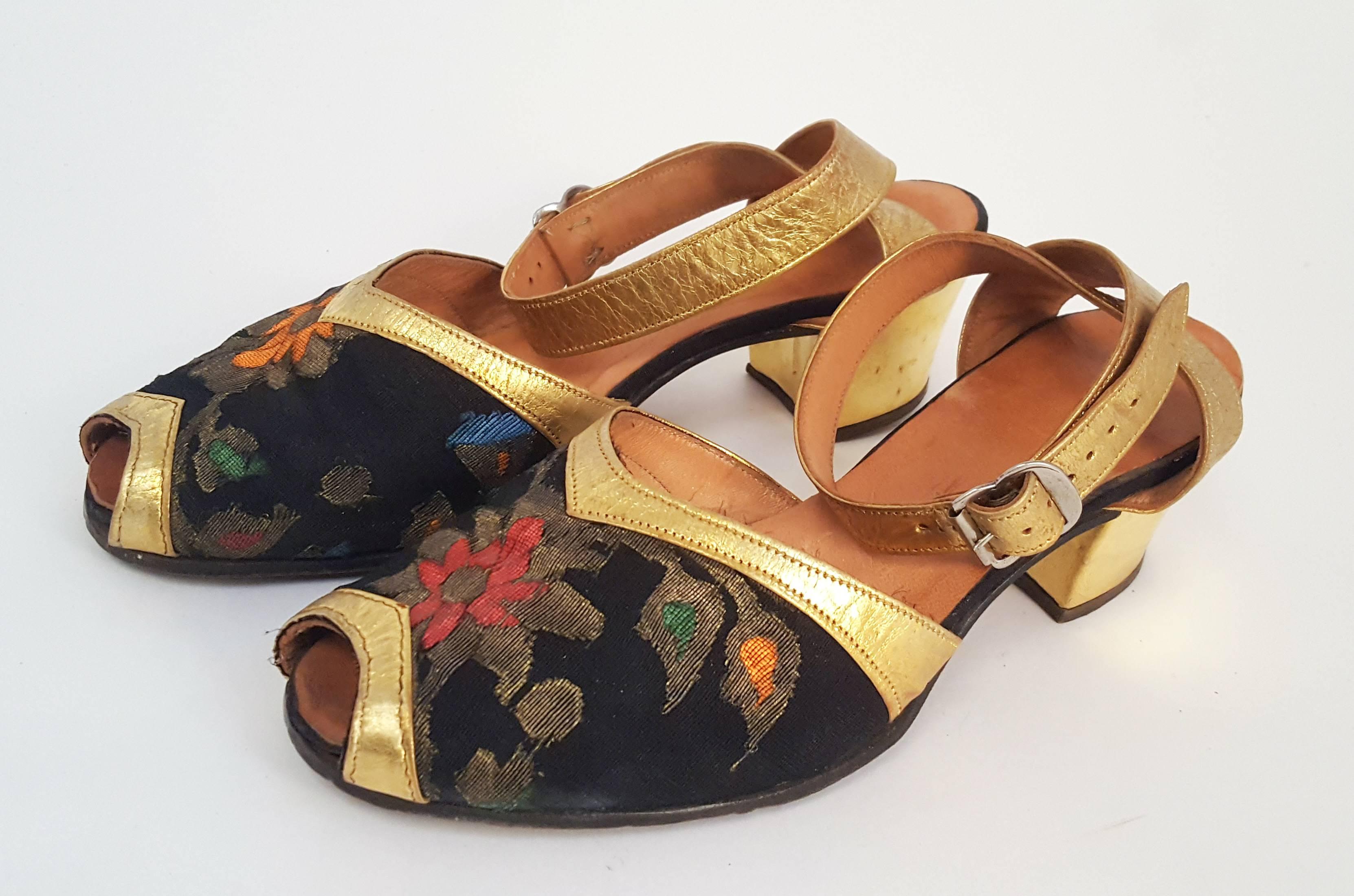1930s Gold and Brocade Sandals. Size 8M.