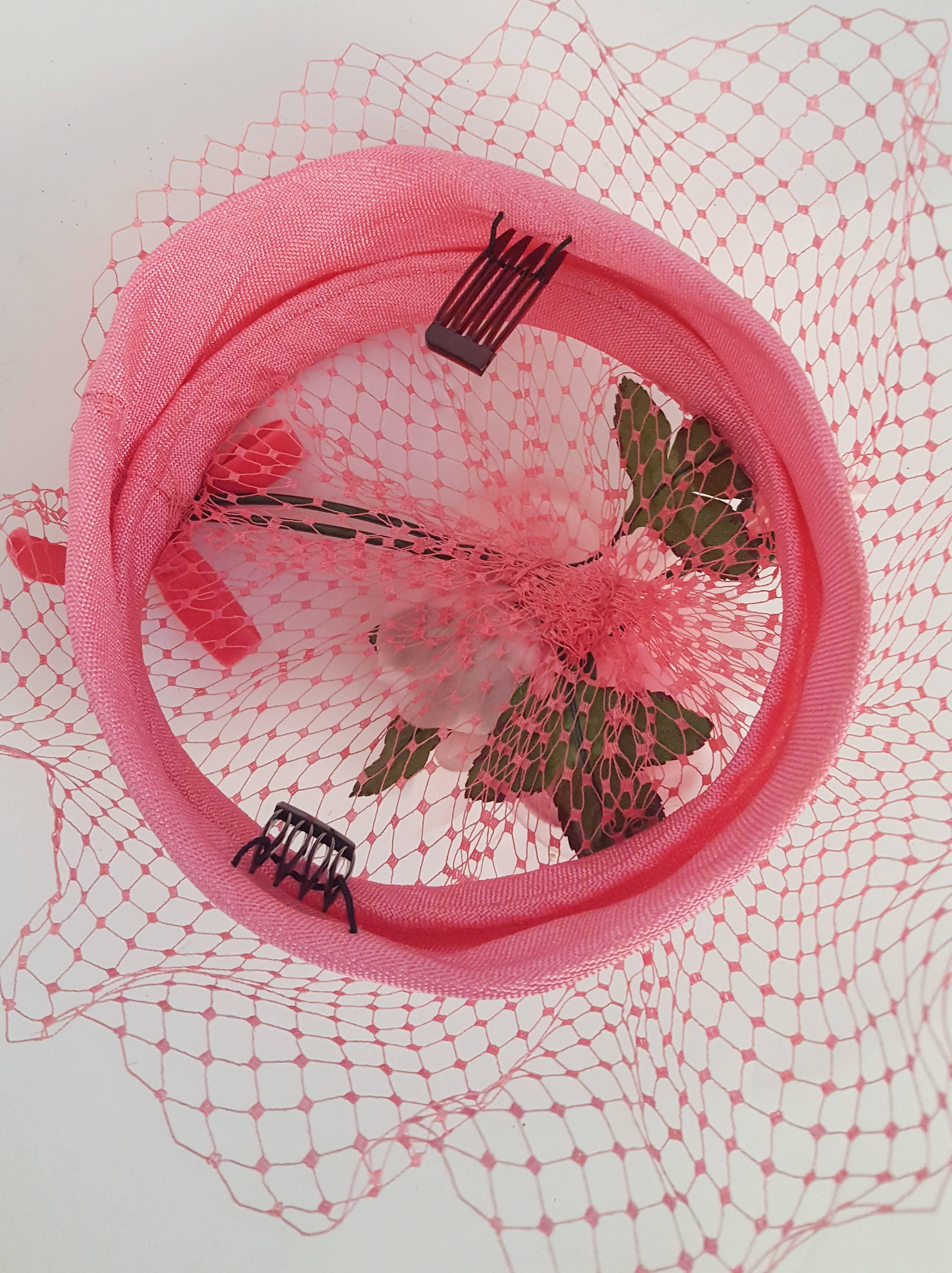 Cappello a calice anni '60 con velo in vendita 1