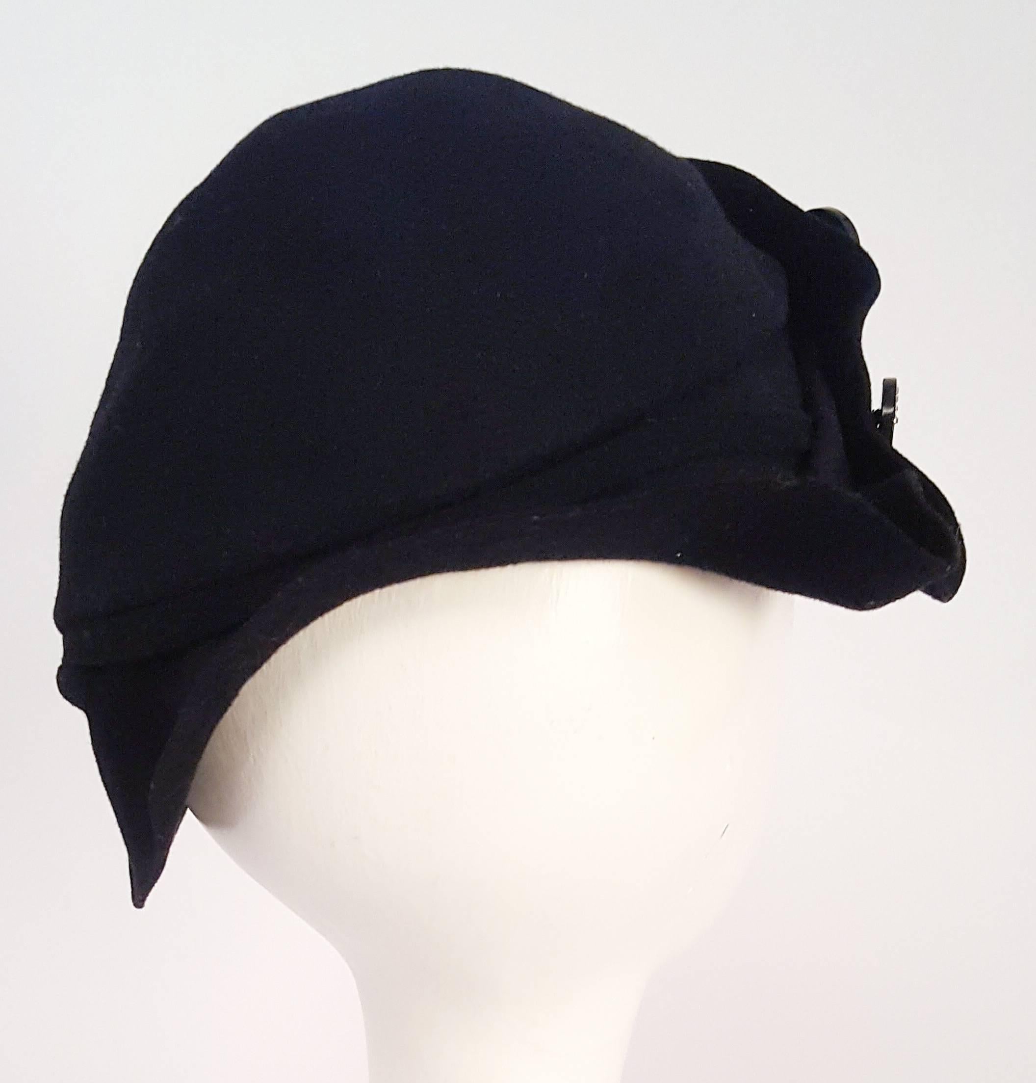 1930s Asymmetrical Hat w/ Rhinestone Button Detail In Excellent Condition In San Francisco, CA