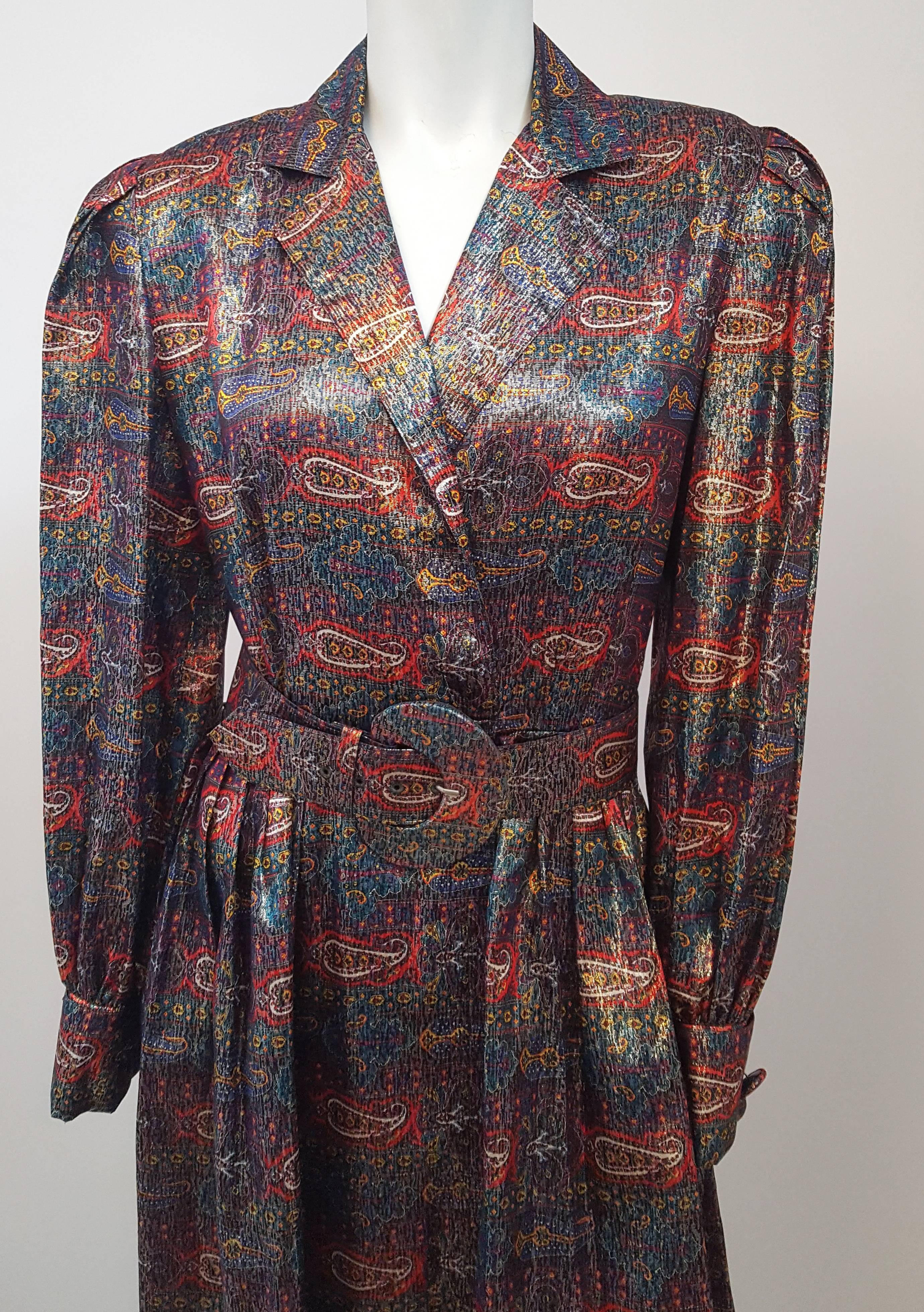 Adele Simpson - Robe à motif cachemire métallique, années 80 Excellent état - En vente à San Francisco, CA