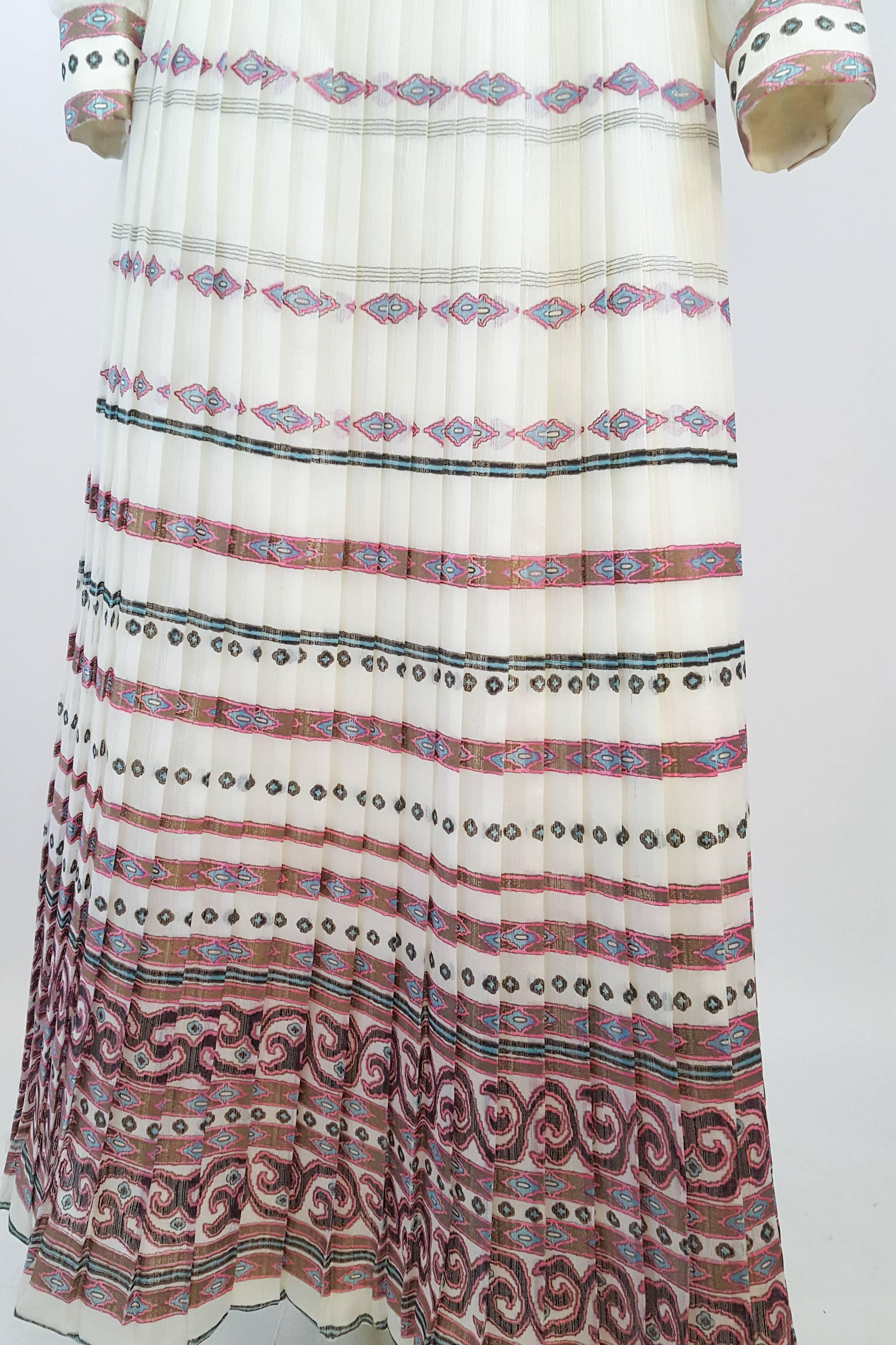 70s Shaheen Print White Maxi Dress In Excellent Condition For Sale In San Francisco, CA
