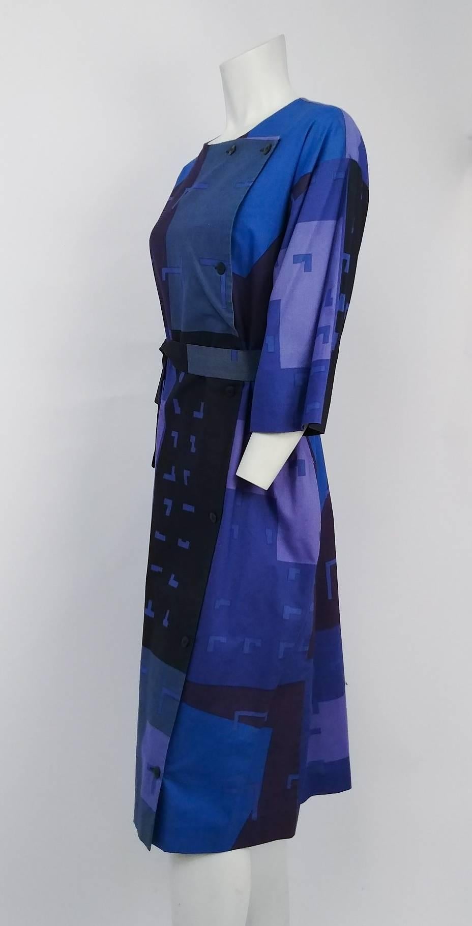 Abito in cotone stampato geometrico Marimekko anni '60. Bottoni sul lato anteriore. Sfoderato. Anta originale inclusa. 