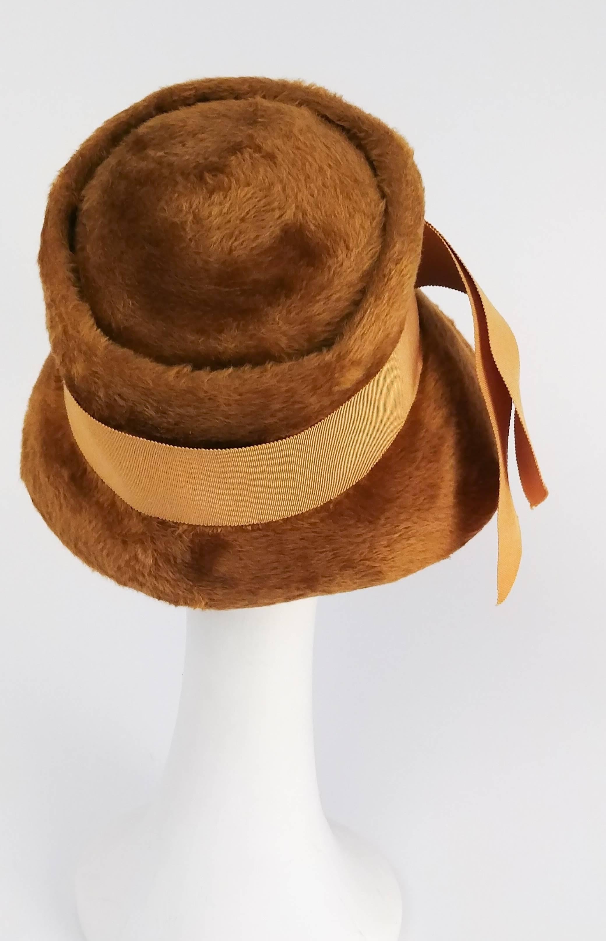 1960s Ochre Yellow Mod Cloche Hat w/ Grosgrain Ribbon In Excellent Condition In San Francisco, CA