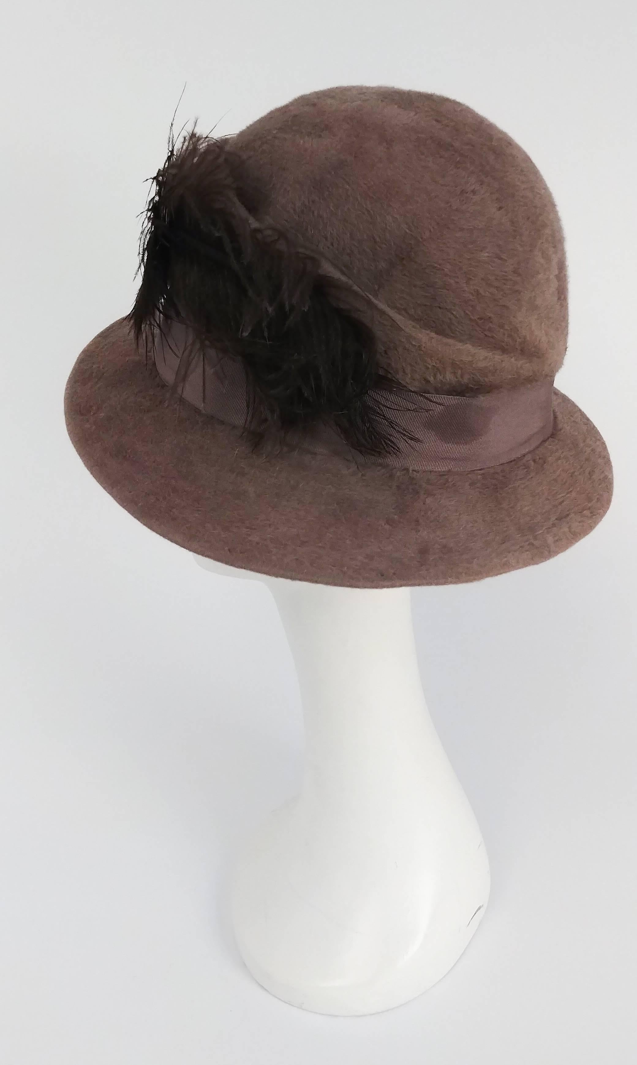 Black Edwardian Round Fur Felt Hat w/ Feather For Sale