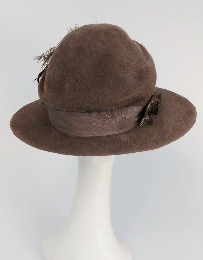 Women's Edwardian Round Fur Felt Hat w/ Feather For Sale