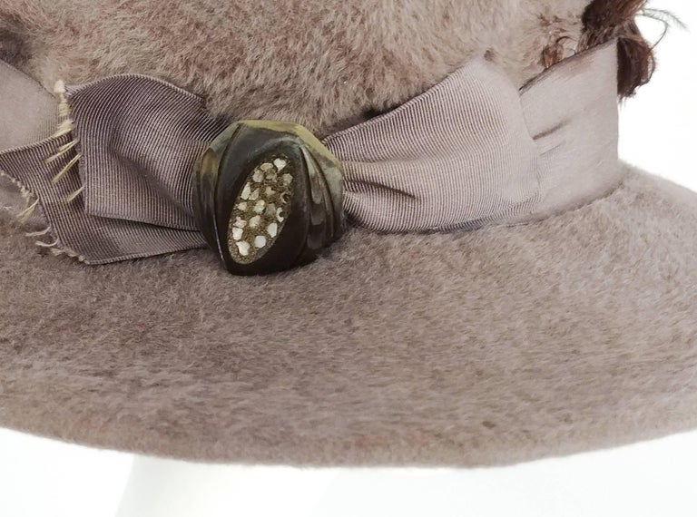 Edwardian Round Fur Felt Hat w/ Feather For Sale 1