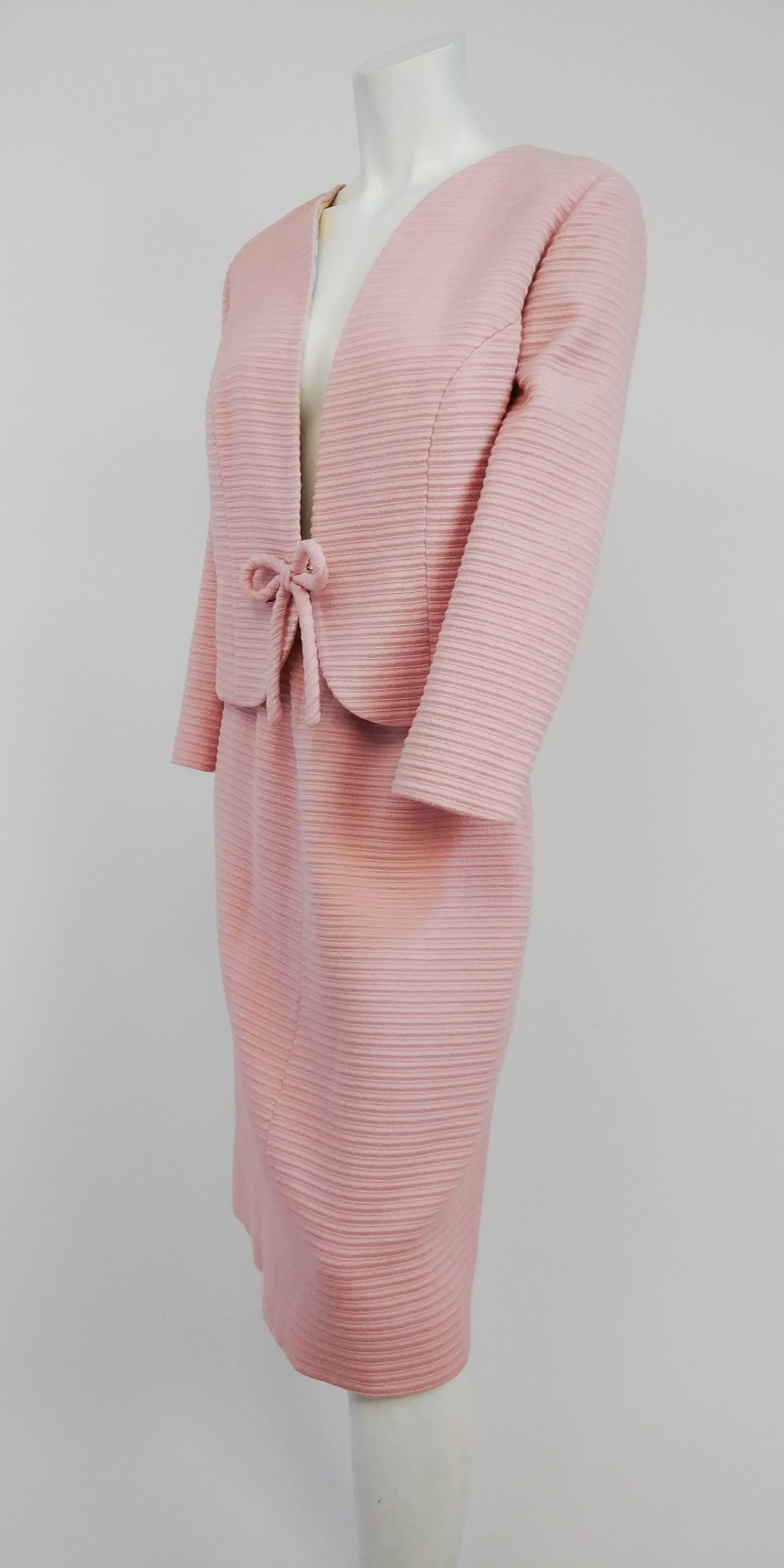 1960s Pink Lilli Ann Bow Front Skirt Suit. Hook and eye closure on jacket front under bow detail. Printed silk floral lining. 