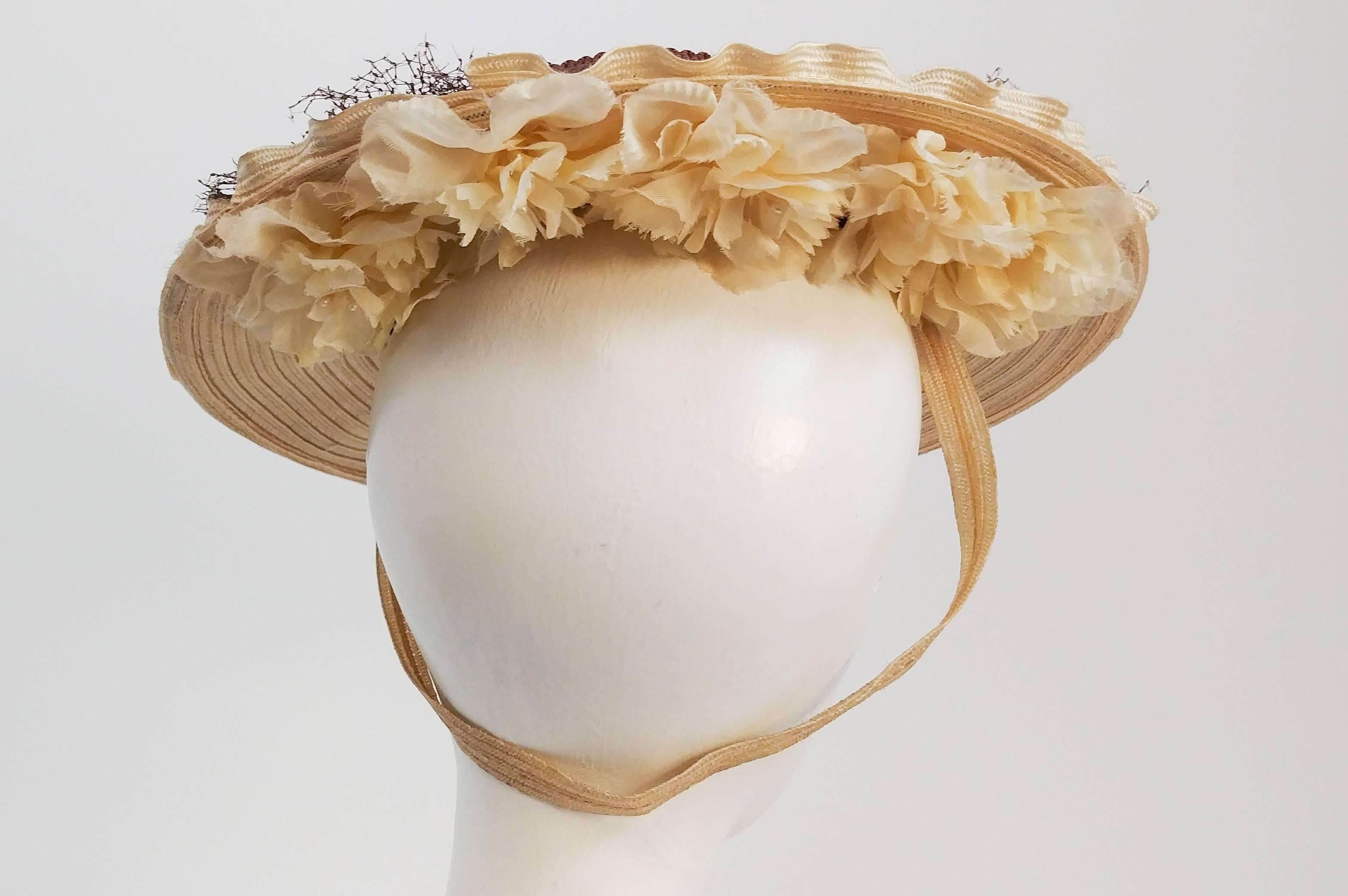 1930s Cream Floral Day Hat In Excellent Condition For Sale In San Francisco, CA